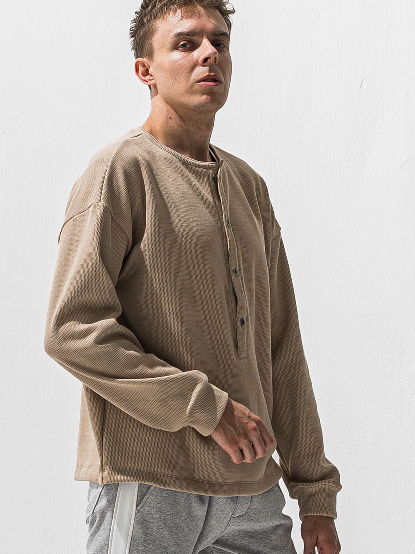 【予約品 9月6日(日) 締切】OVER HENRY VELOURS FLEECE THERMAL / 裏起毛 ハニカムサーマル オーバーサイズヘンリーネック / ブラウン
