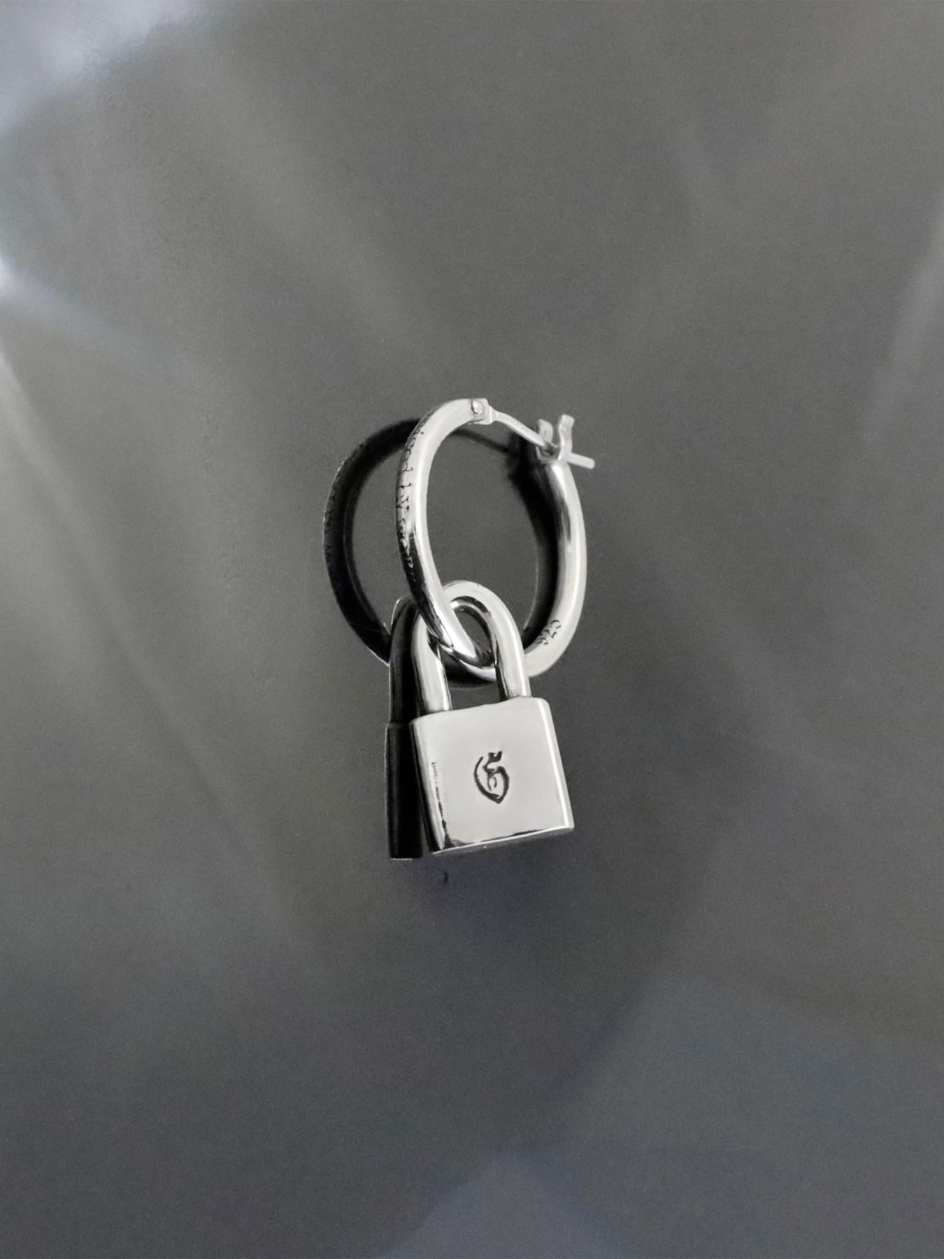 《受注生産》THIN HOOP raised by wolves [LARGE] with PADLOCK / レイズド・バイ・ウルヴス シンフープ・L ウィズ パドロック / 注文から1～2週間後入荷予定