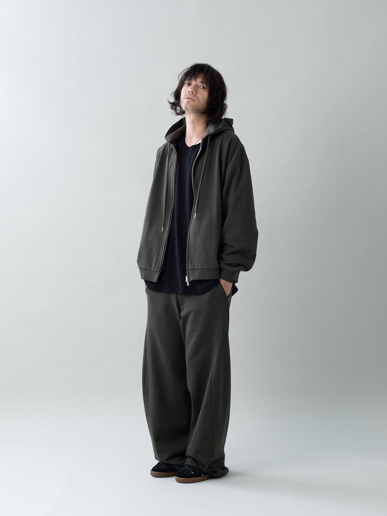 【予約品 5月6日(水) 締切】MOLD-SWEATPARKA / スウェットジップパーカー / チャコール