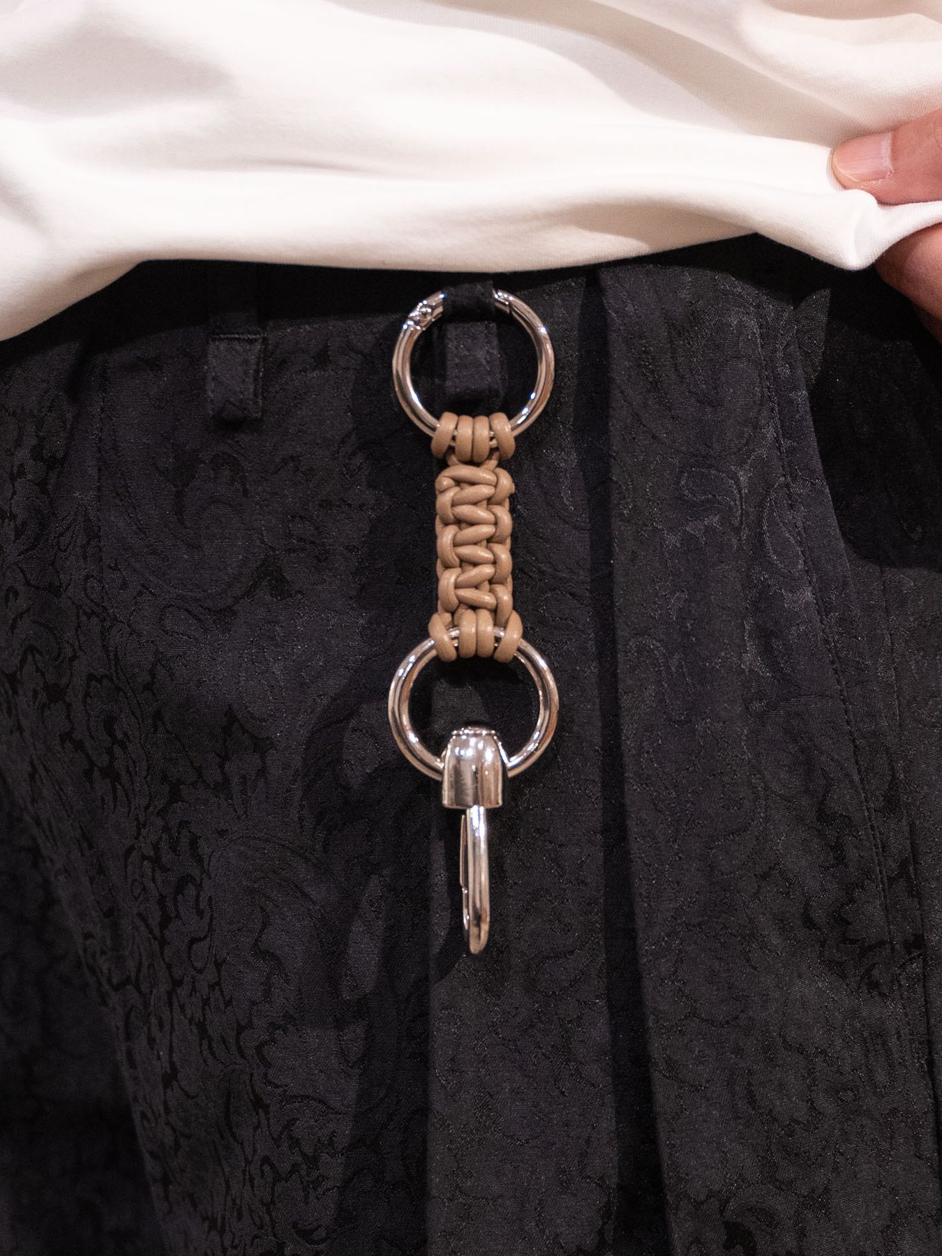 《予約品》 LEATHER BRAID HOOK CARABINER / キーホルダー / キャメル 【Iroquois.SENTI】