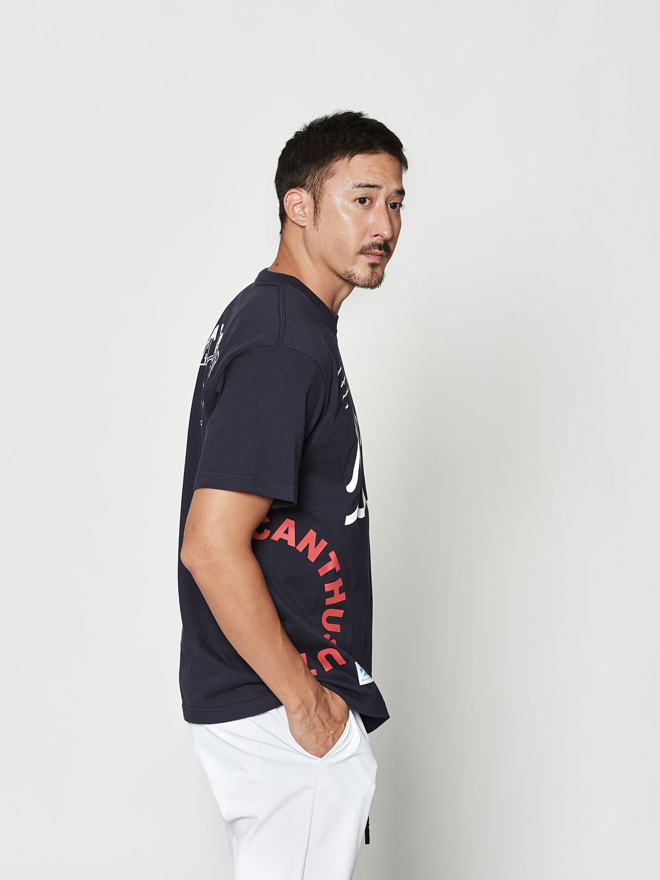 【予約品 10月9日(木) 締切】muta Test Print Tee / Tシャツ / ネイビー【Acanthus × muta MARINE】