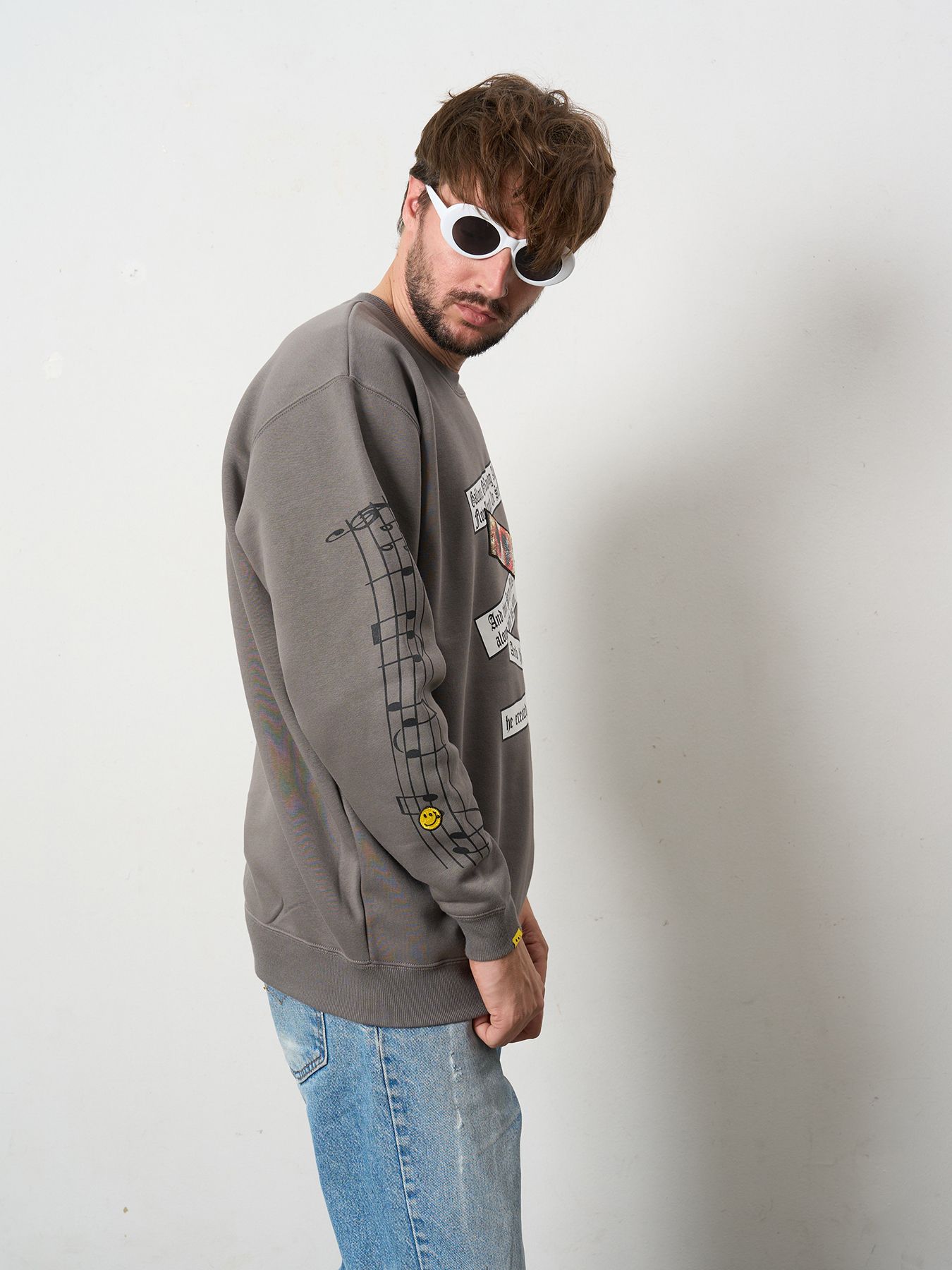 【予約品 5月8日(木) AM10時 締切】 TC裏毛起毛 リリック リボン シークインMUSICプリント スウェットシャツ / チャコールグレー