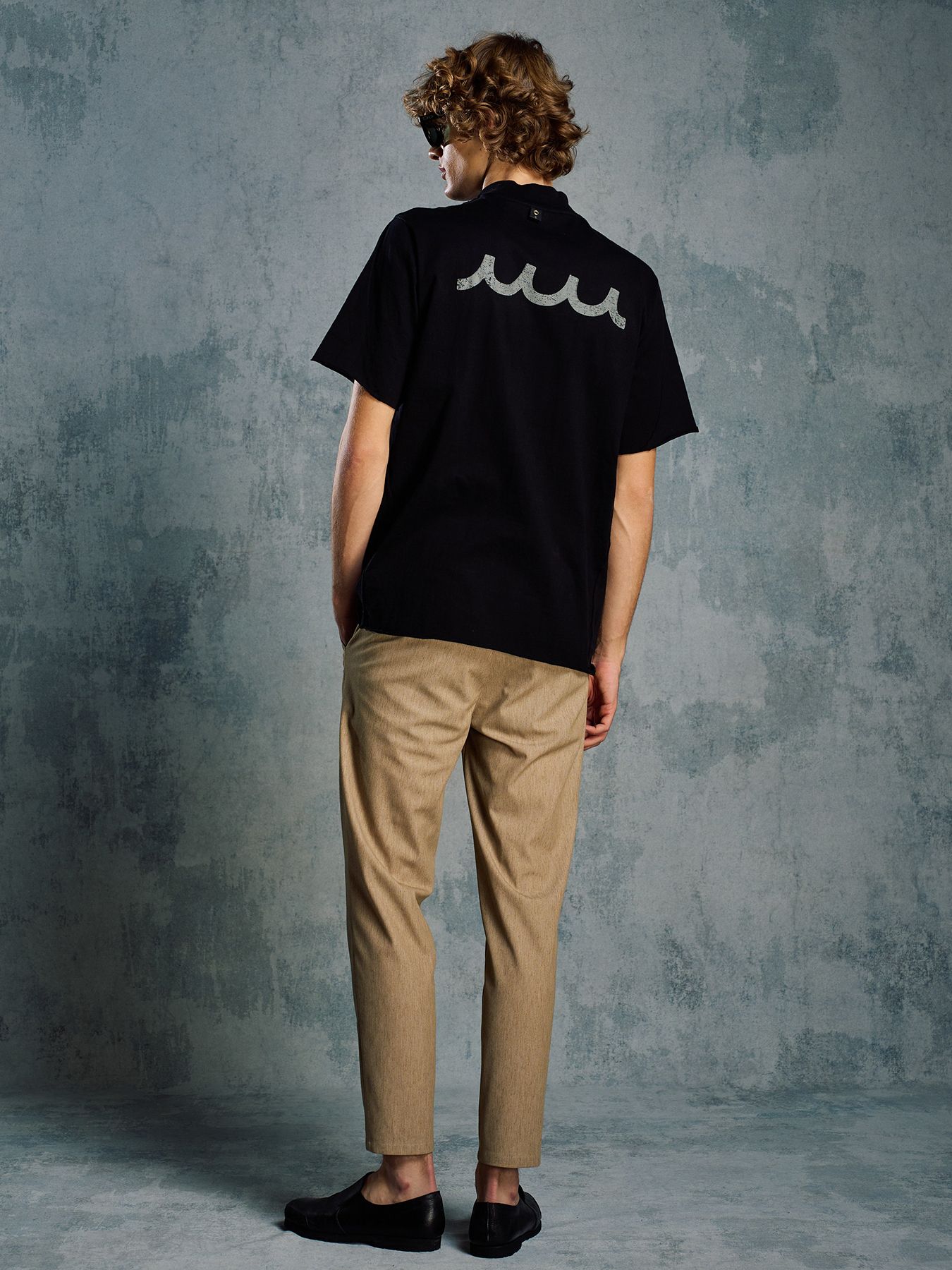 【予約品 1月25日(日) 締切】muta × wjk collection：cut-off mock S/S (printed) / カットオフ モックネック ショートスリーブ / ディープブラック