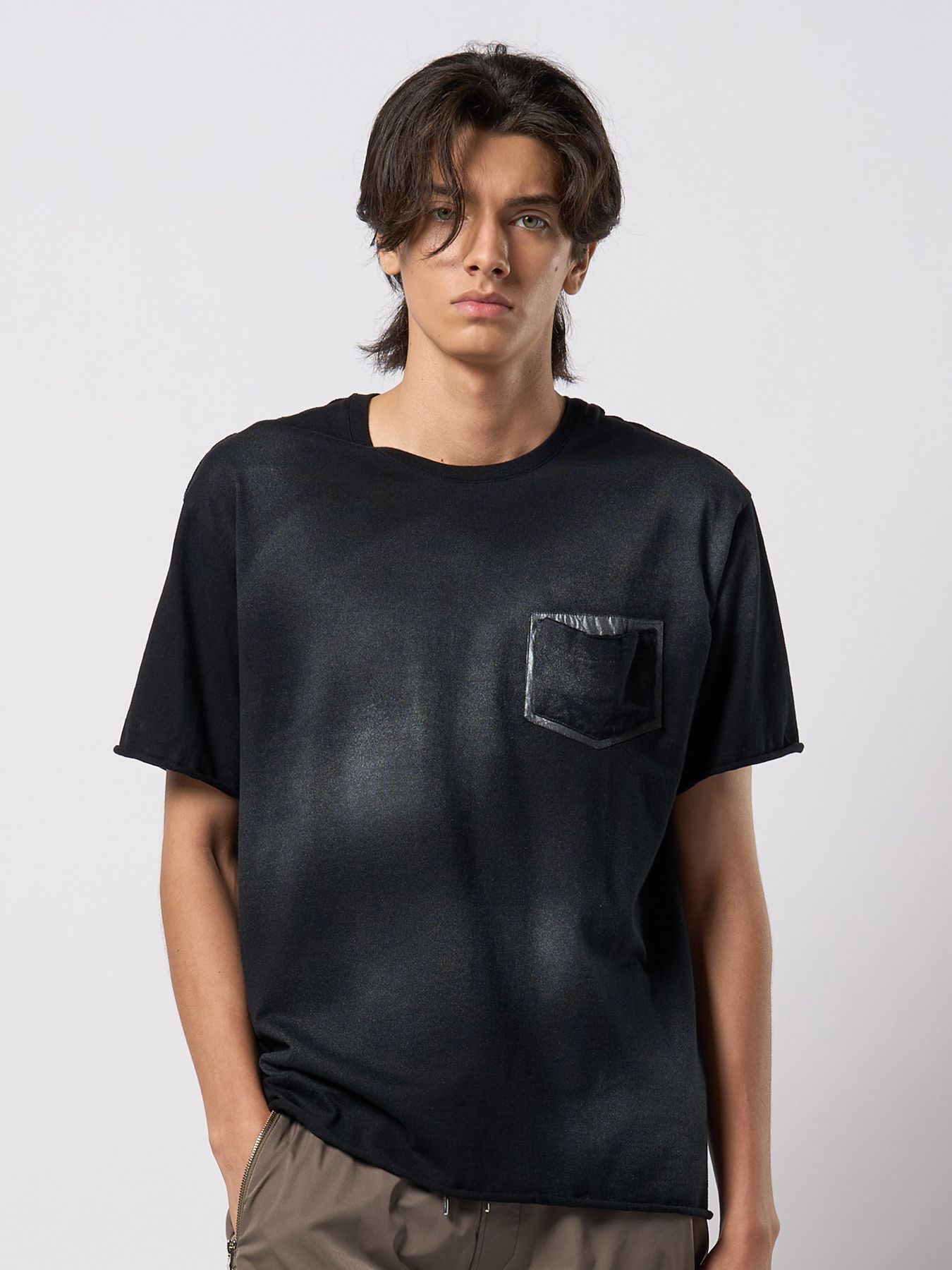 【予約品 9月23日(火) 締切】spray dye leather pocket-T / スプレーダイ レザーポケットTシャツ / ブラック×シルバー