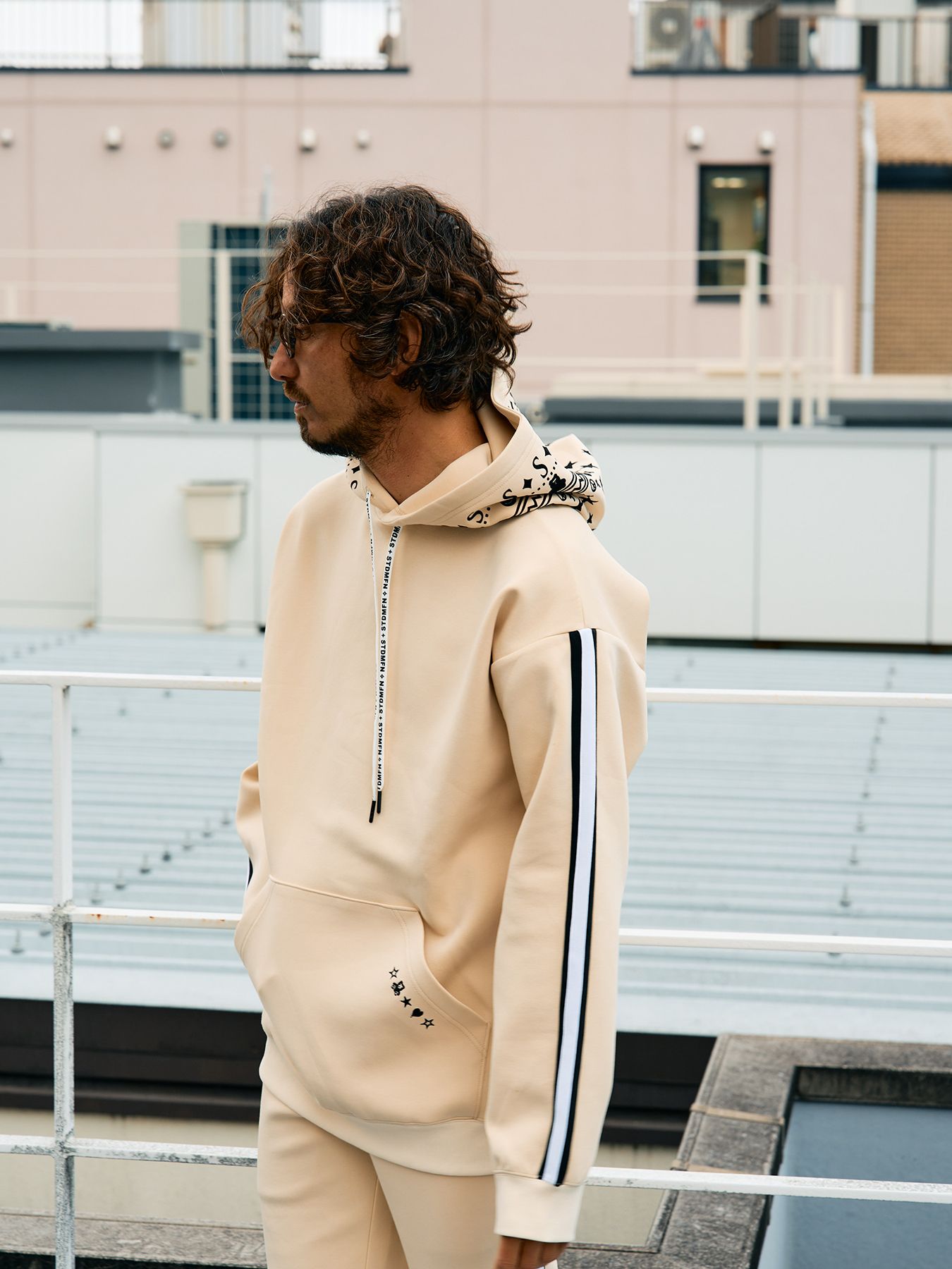 【予約品 5月8日(木) AM10時 締切】 T-Rストレッチポンチ スターノルディックフロッキーライン プルパーカー / オフホワイト