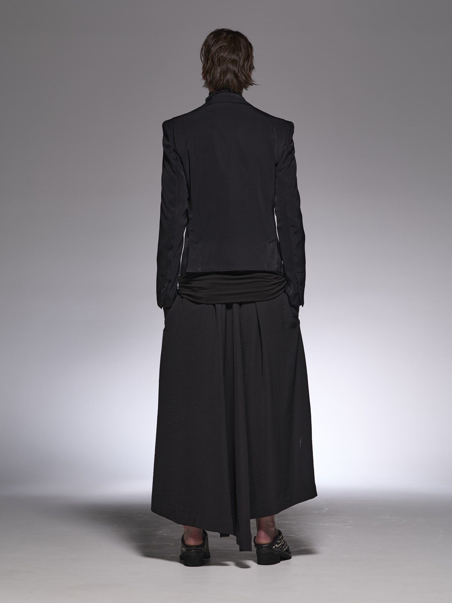 《予約品》I様専用 ShortPeackedJacket / スエードサテンショートジャケット / ブラック