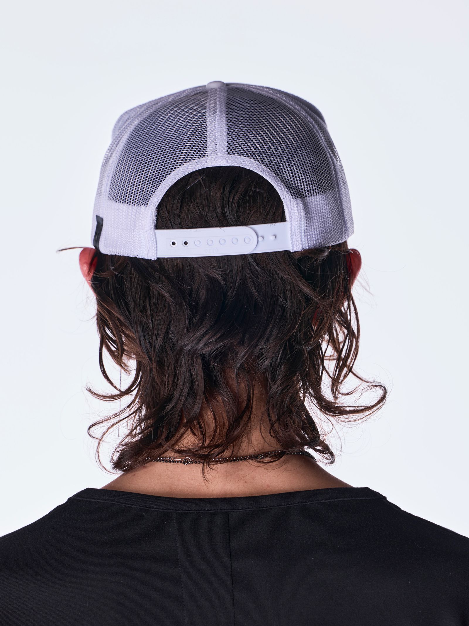 【予約品 6月29日(月) 締切】Mesh Cap / メッシュキャップ / ホワイト×ブラック刺繍