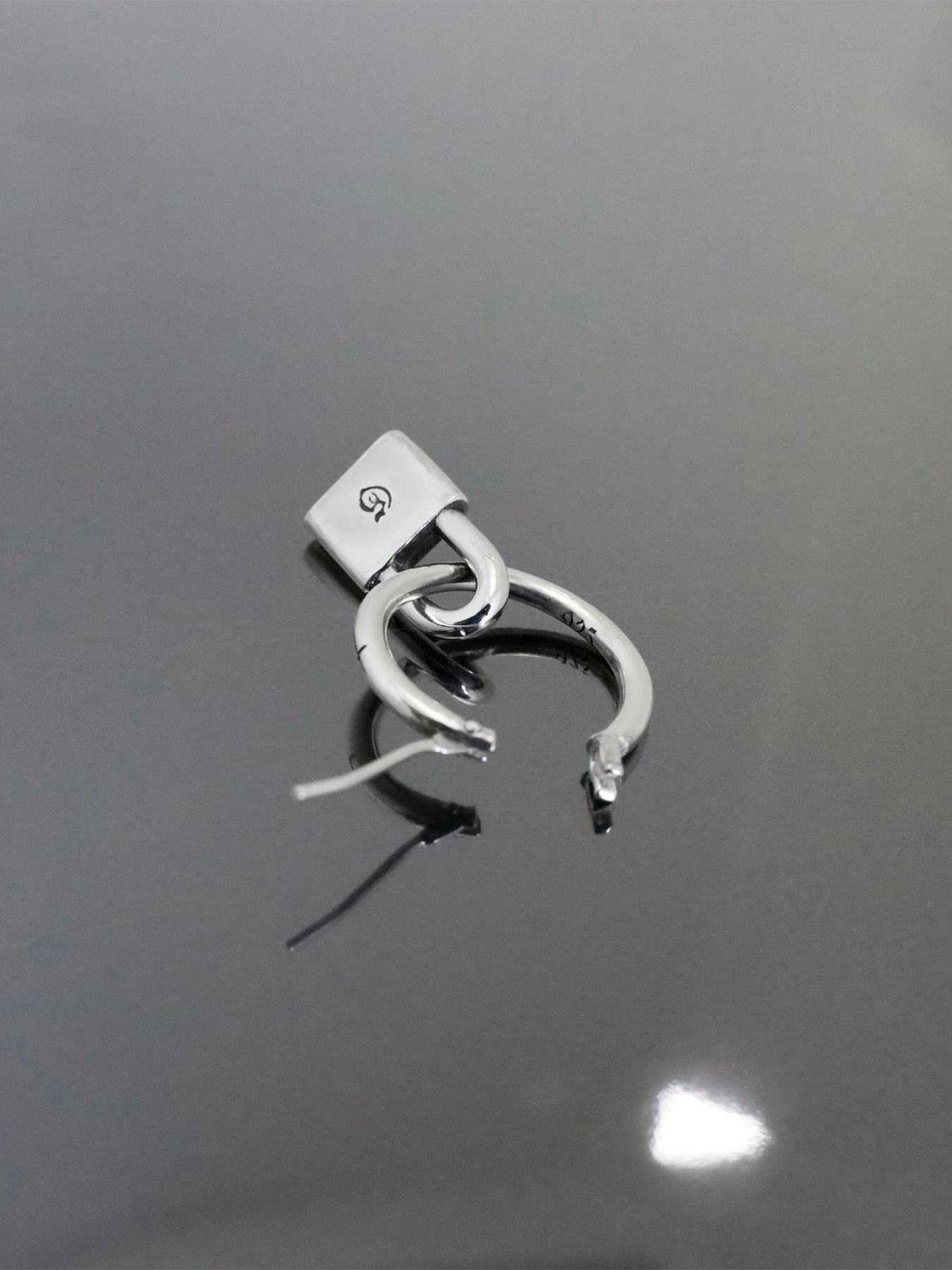 《受注生産》CROSS THIN HOOP [LARGE] with PADLOCK / クロスシンフープ ・Lウィズ パドロック / 注文から1～2週間後入荷予定