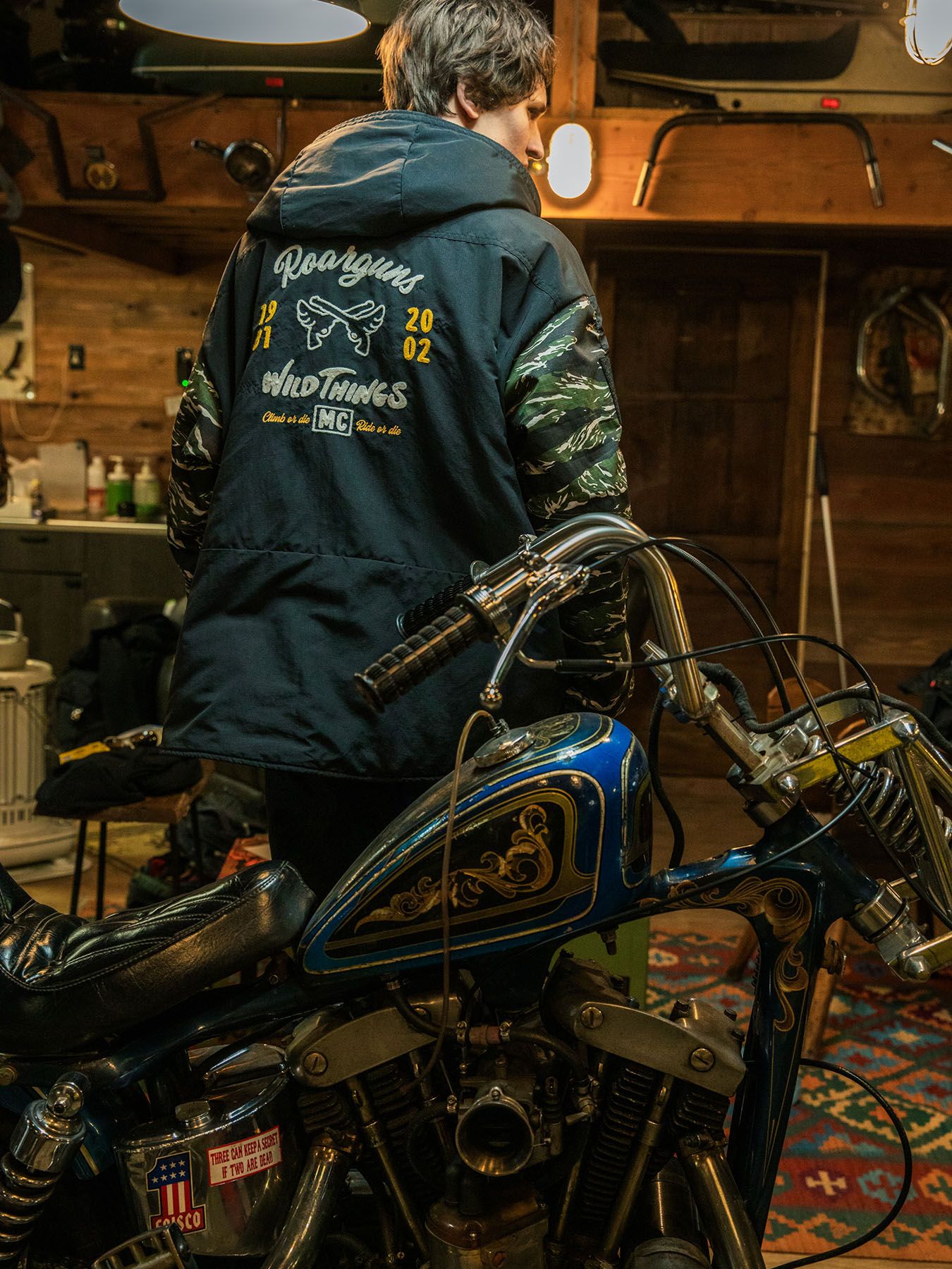 【予約品 3月9日(月) 18:00 締切】WILD THINGS コラボ - ×WILD THINGS EMB / ショートモンスターパーカー / 背中刺繍あり / ブラック