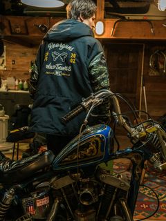 【予約品 3月9日(月) 18:00 締切】WILD THINGS コラボ - ×WILD THINGS EMB / ショートモンスターパーカー / 背中刺繍あり / ブラック