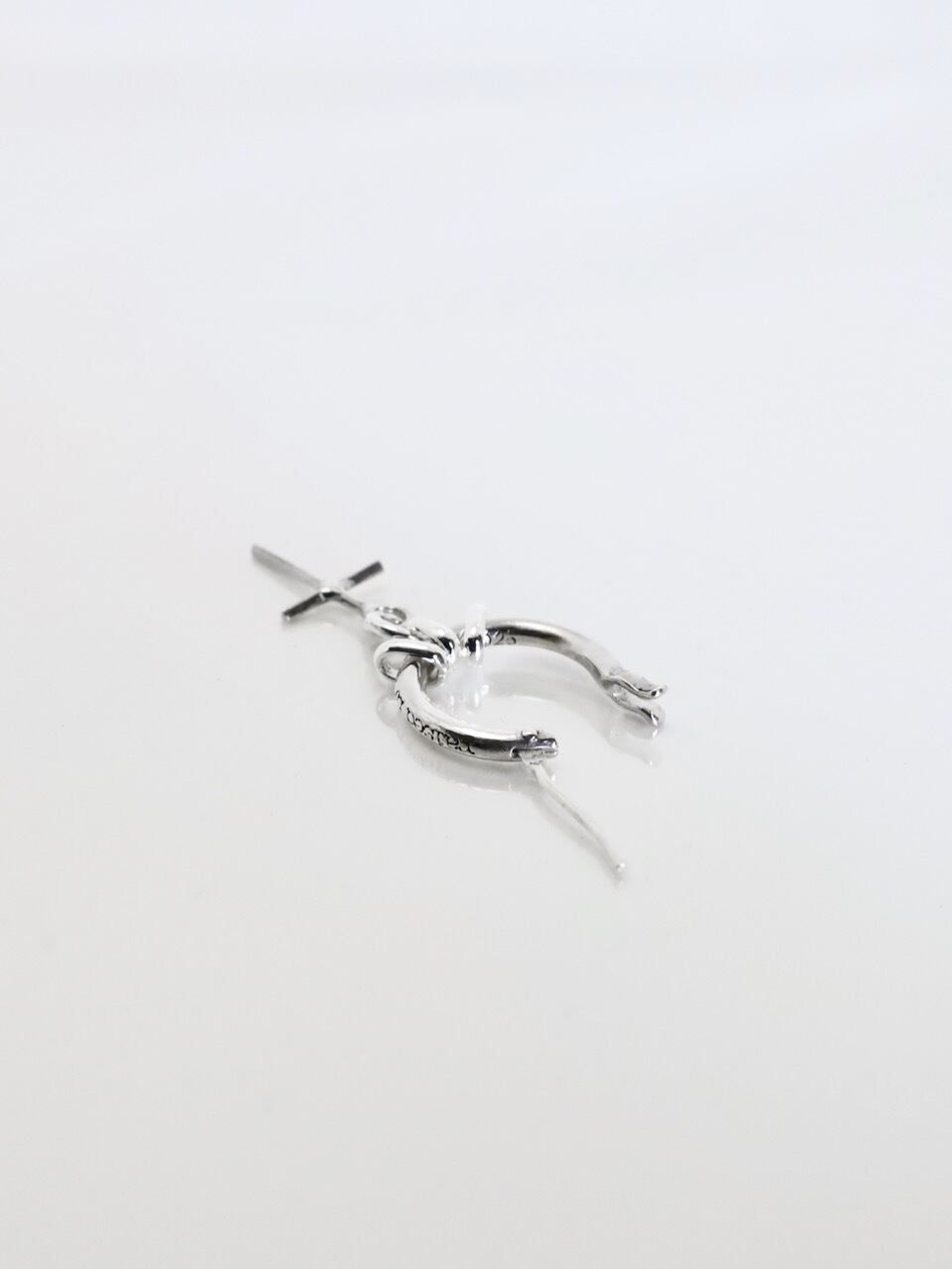 《受注生産》 THIN HOOP -raised by wolves- with OVAL and CROSS / レイズド・バイ・ウルヴス シンフープ ウィズ オーバル&クロスピアス 【注文から2～3週間後入荷予定】