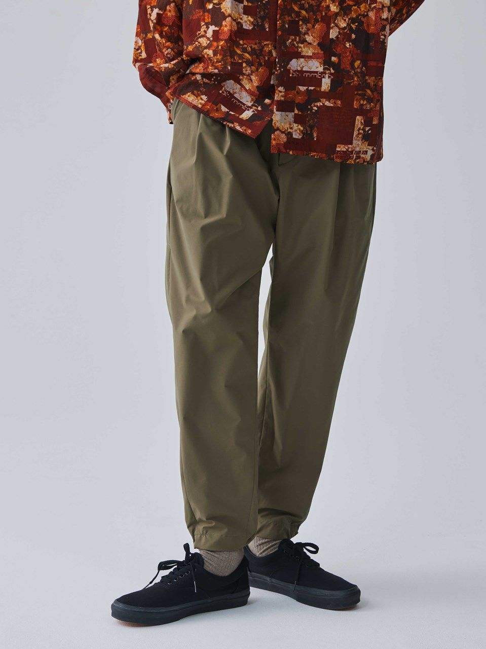 Iroquois - 《予約品.先着限り》 4WAY LIGHT CLOTH JOGGER PT