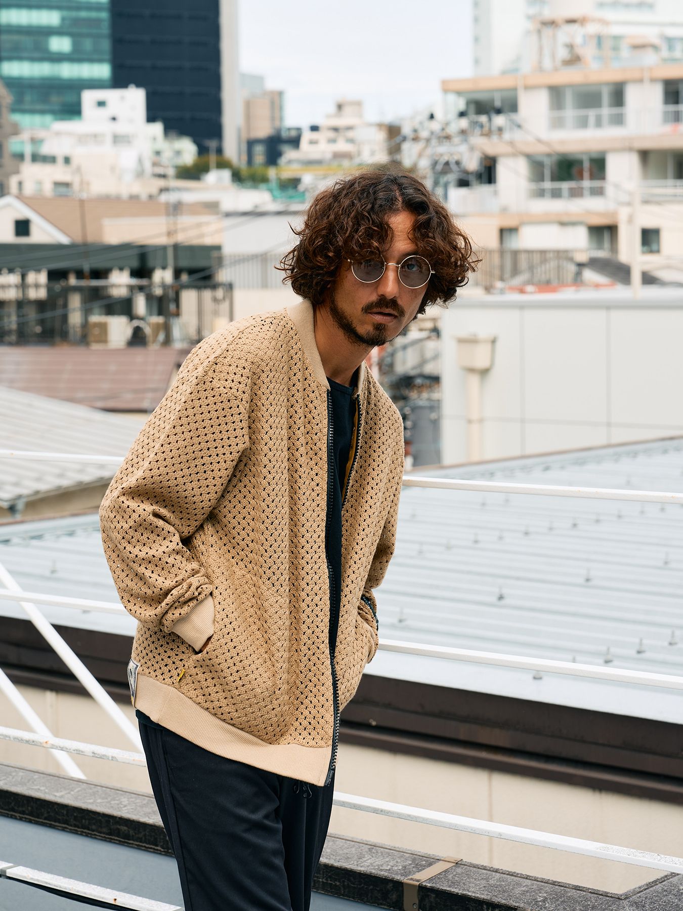 【予約品 10月16日(木) 締切】コットンラッセルメッシュ ハンドニット ワッペン ビッグジップブルゾン / ベージュ