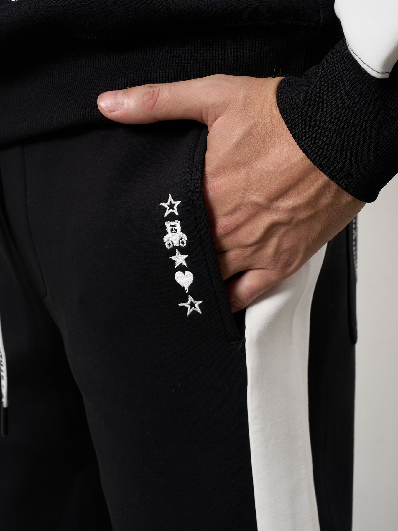 【予約品 10月16日(木) 締切】TRストレッチポンチ ラインストーン ターゲットベア ラインショートパンツ / ブラック