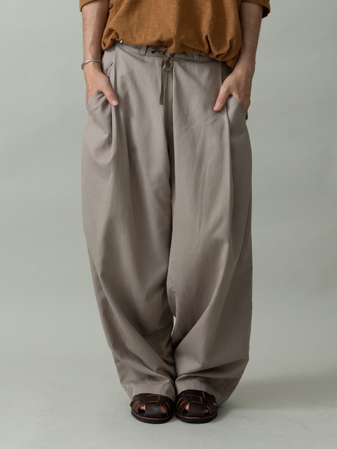 【予約品 2月1日(日) 締切】OVERTROUSERS / ボックスタックトラウザーズ / ベージュ