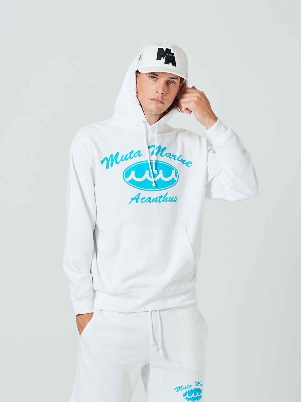 (予約品2023年10月19日18時締め) muta Script Logo Hooded Sweatshirts / フードスウェット / ホワイト 【Acanthus×muta】