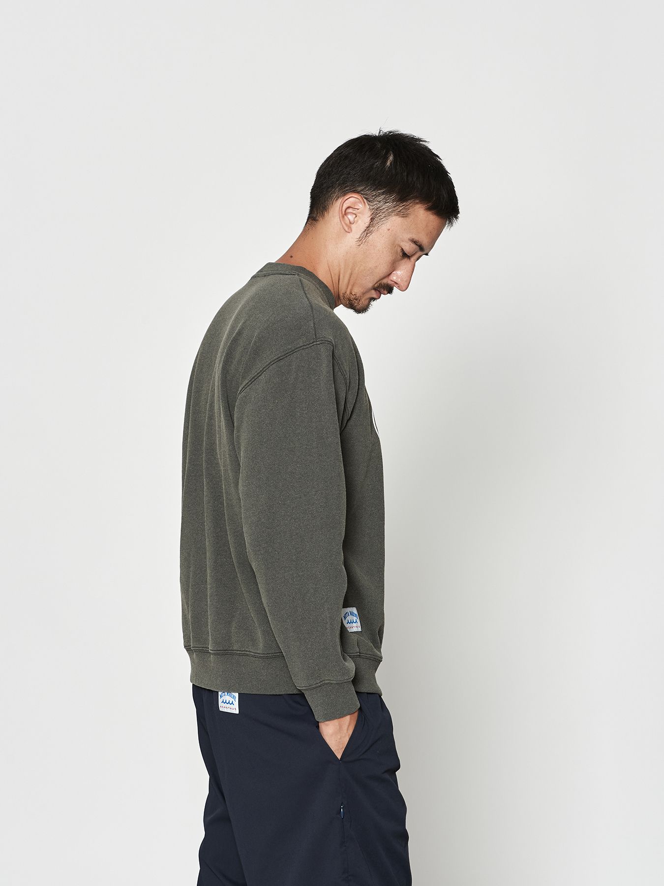 【予約品 10月9日(木) 締切】muta Aging Circle Logo Crewneck / スウェット / ブラック【Acanthus × muta MARINE】