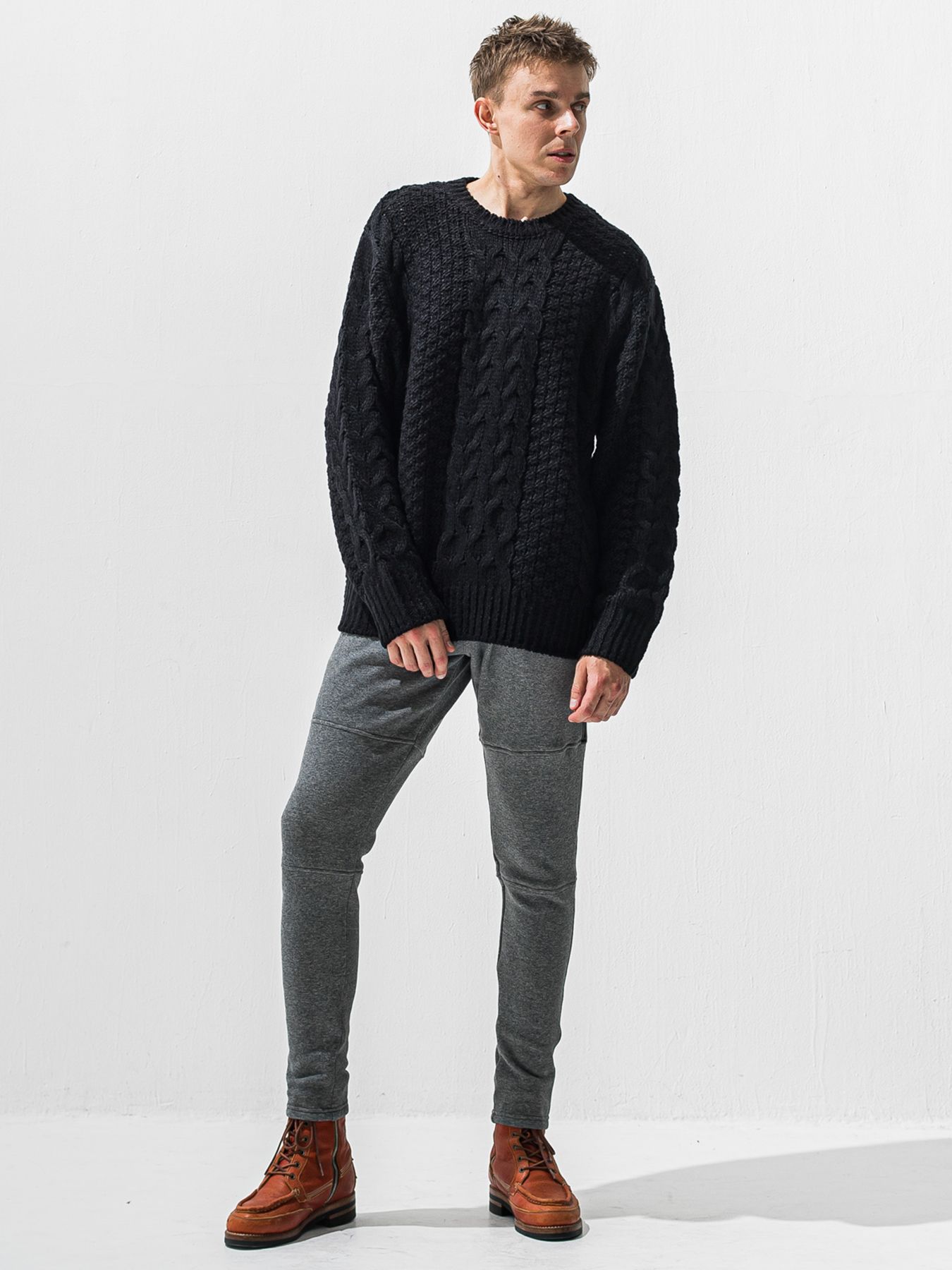 【予約品 9月6日(日) 締切】CABLE LAW SWEATER / ケーブル編みローゲージセーター / ブラック