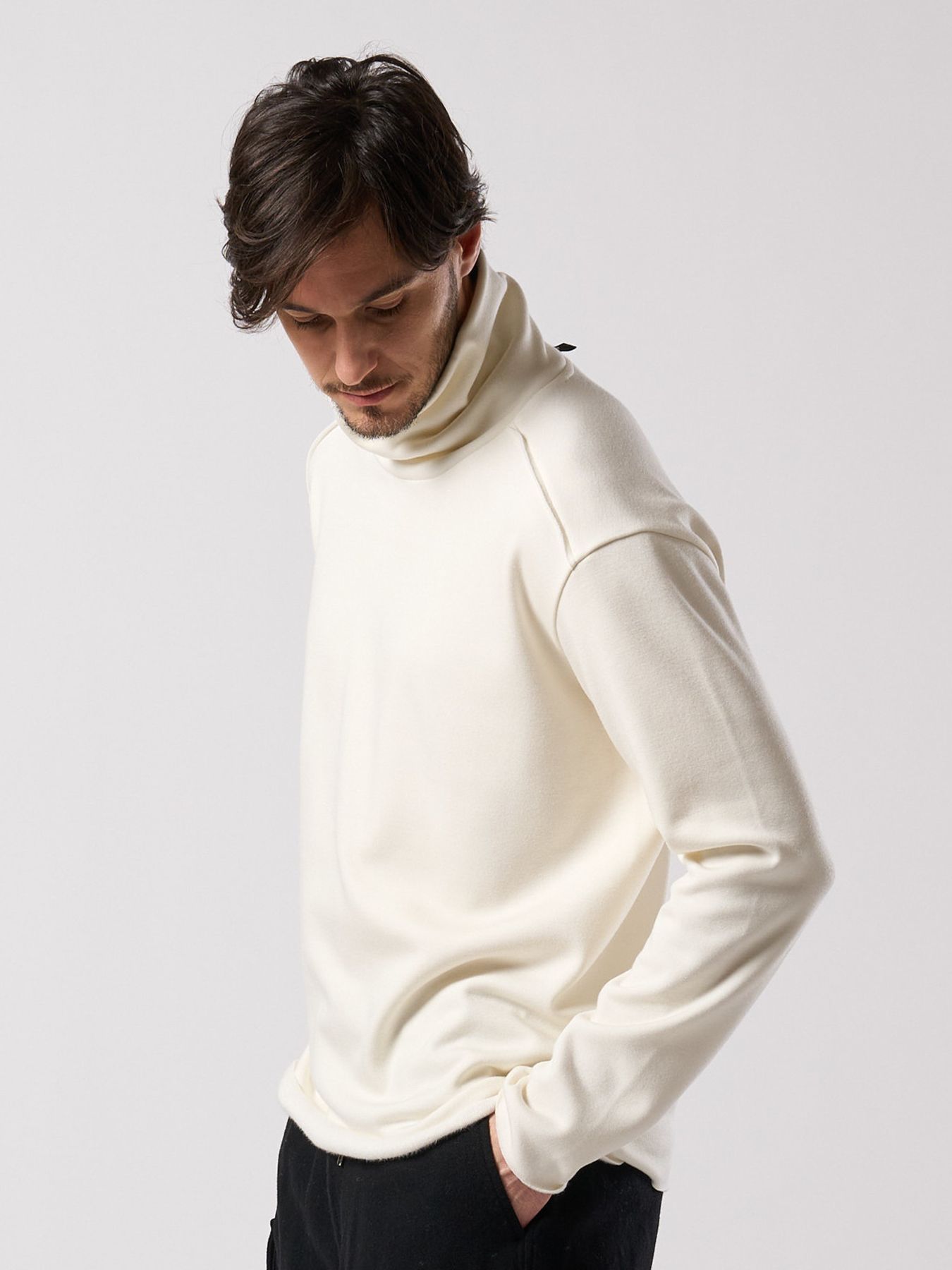 【予約品 4月19日(日) 18時締切】back boa cut-off highneck / バックボア カットオフ ハイネック/ ホワイト