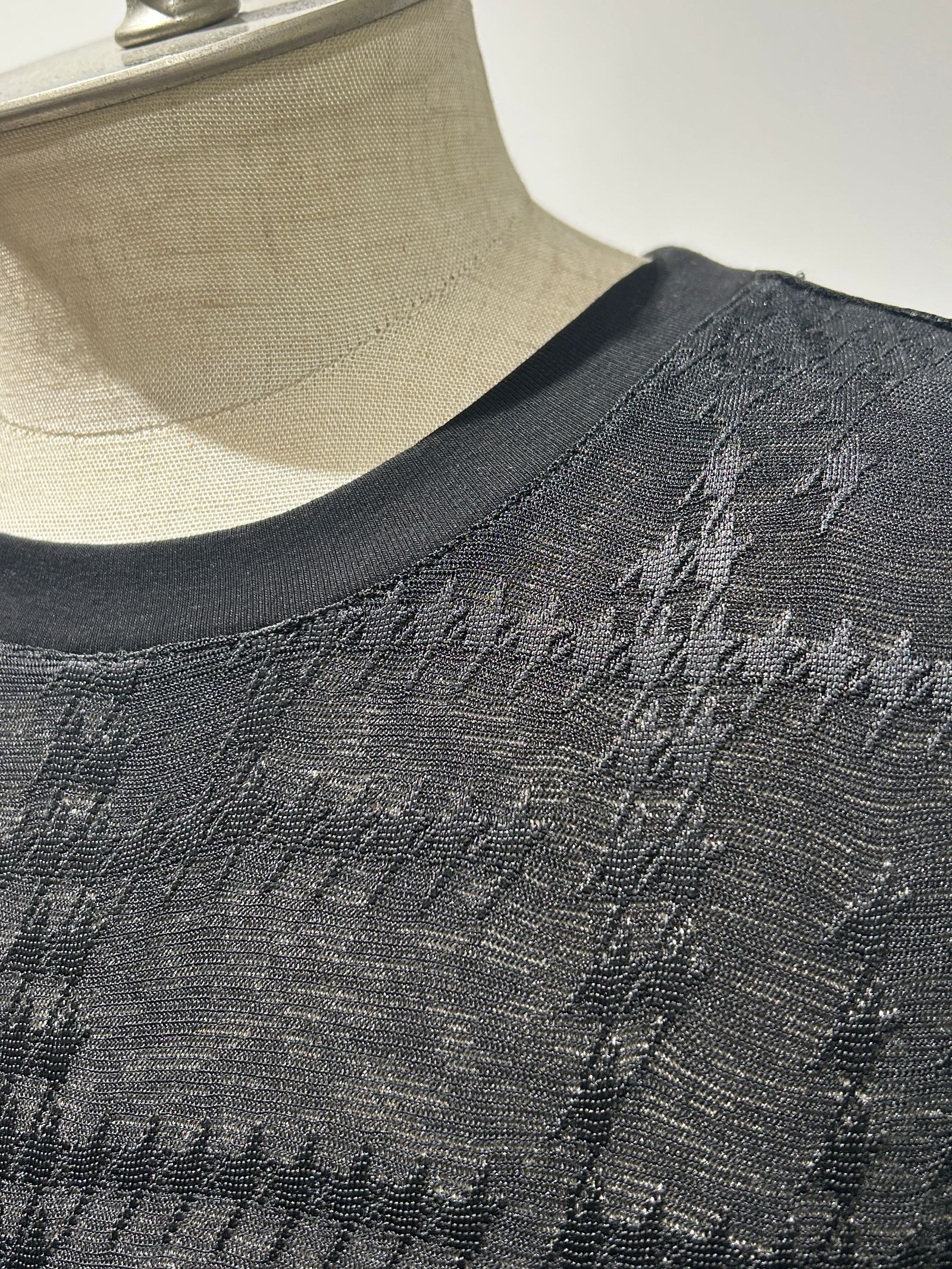 RANDOM HOUNDSTOOTH JACQUARD T-SHIRT / ブラック