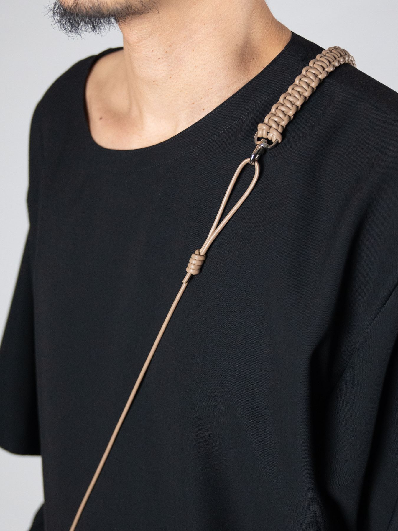 《予約品》 LEATHER BRAID MULTI STRAP / ネックストラップ / キャメル 【Iroquois.SENTI】