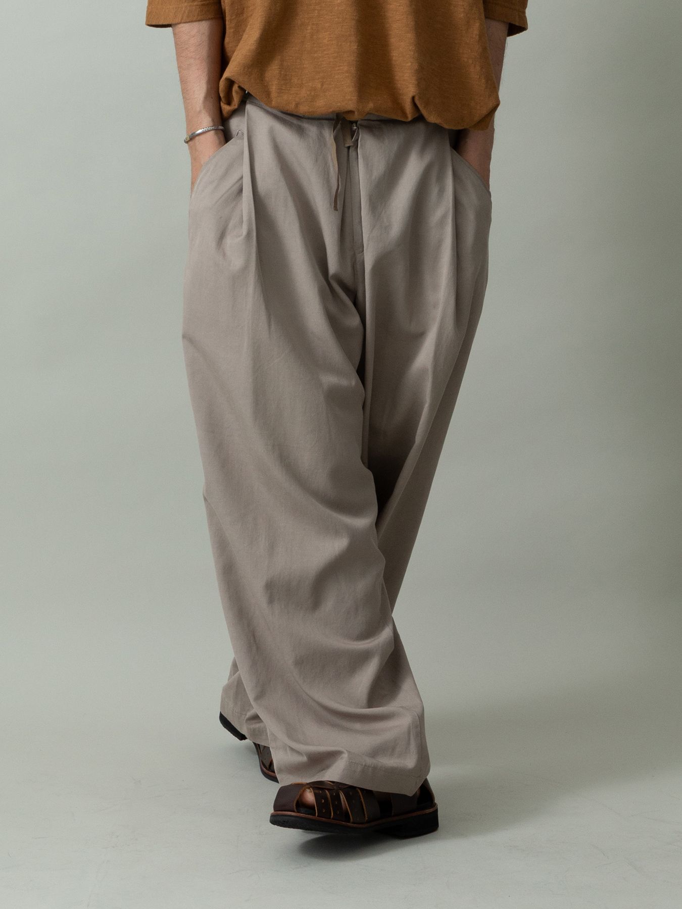 【予約品 2月1日(日) 締切】OVERTROUSERS / ボックスタックトラウザーズ / ベージュ