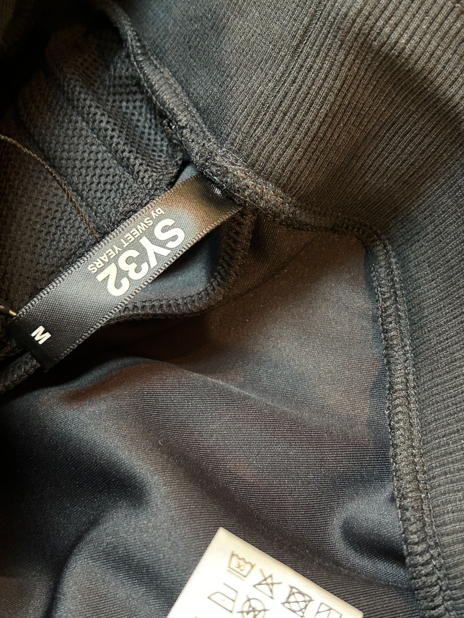 DOUBLE KNIT GOTHIC LOGO PANTSブラック【SY32 by SWEET YEARS】