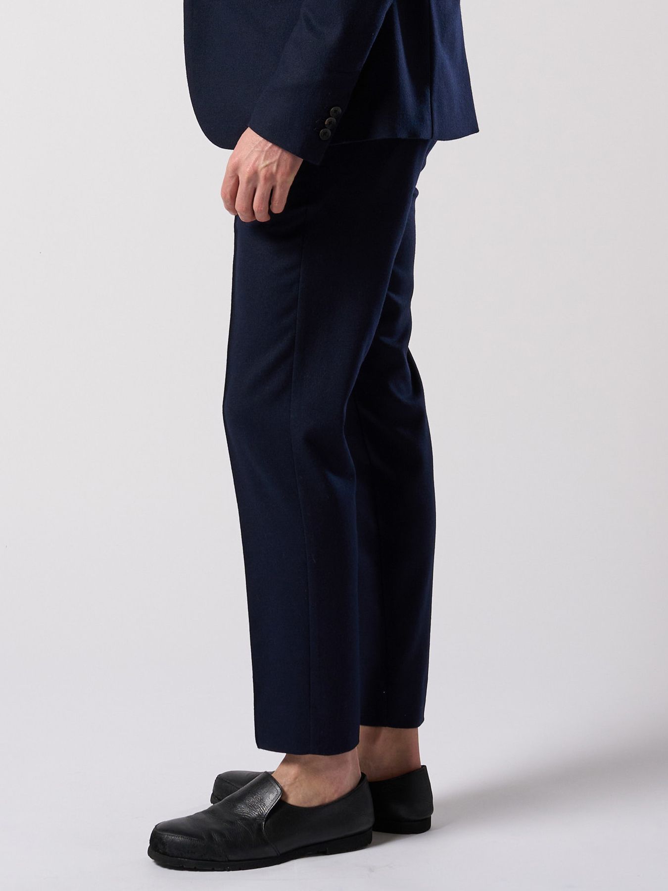 【予約品 4月19日(日) 18時締切】comfort pin-tuck slim slacks / コンフォート ピンタック スリムスラックス / ネイビー