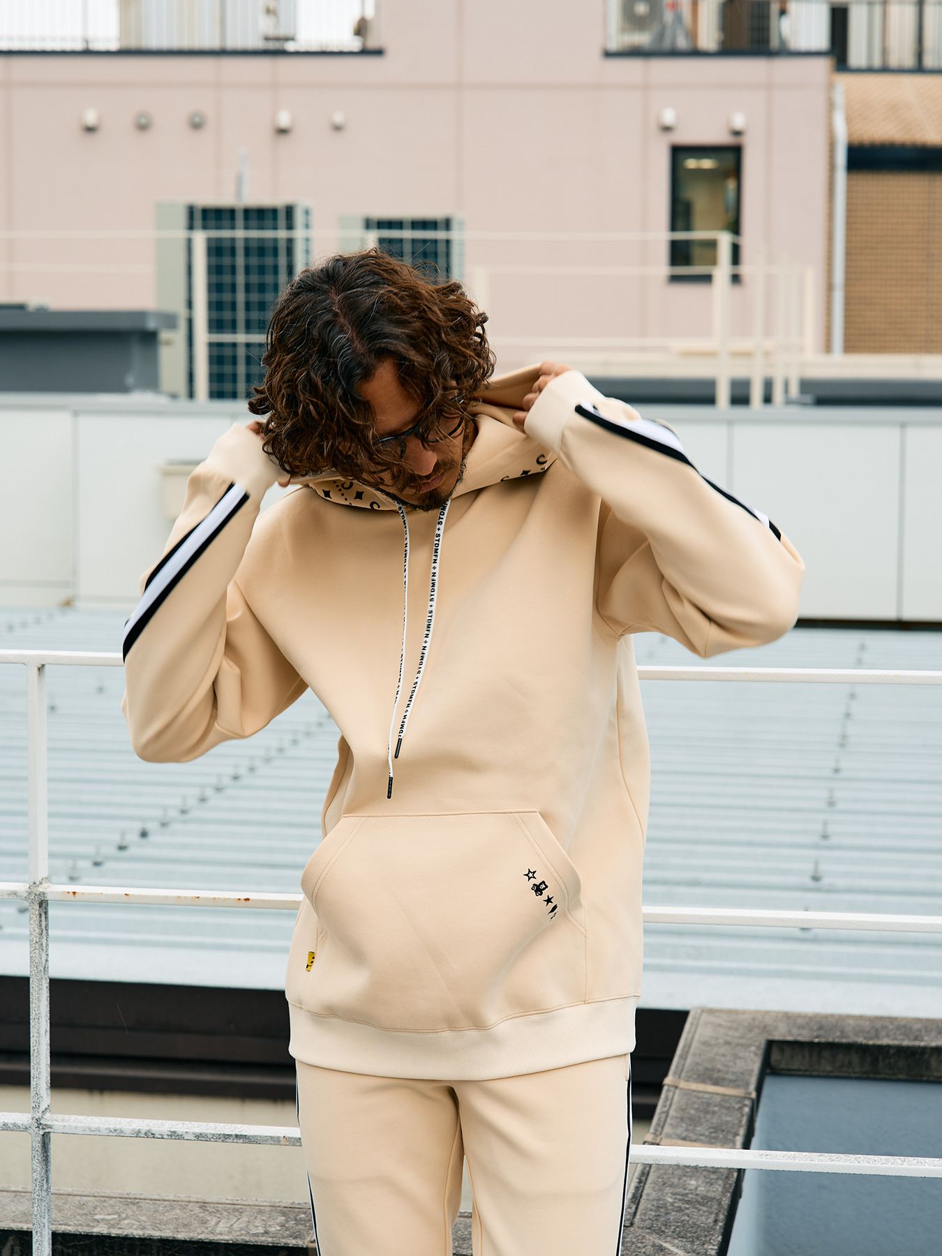【予約品 5月8日(木) AM10時 締切】 T-Rストレッチポンチ スターノルディックフロッキーライン プルパーカー / オフホワイト