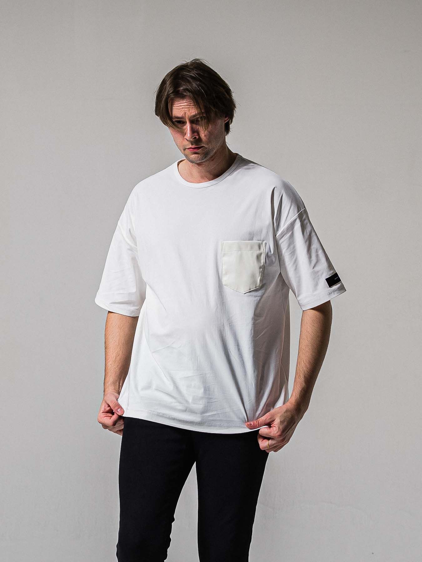 【予約品 11月16日(日) 締切】LEATER POCKET OVER NYLON T / エコレザーポケット ルーズTシャツ / ホワイト