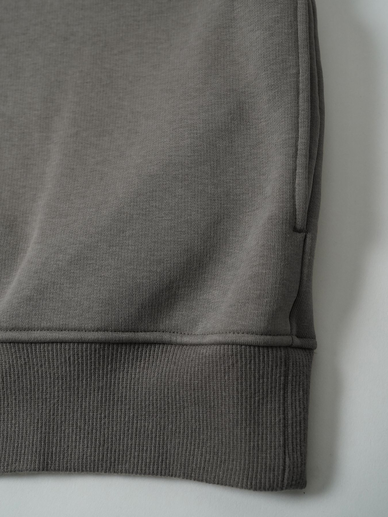 【予約品 5月27日(水) 締切】COWL-WOOLSWEATPARKA print / ロゴプリント スウェットパーカー / グレー