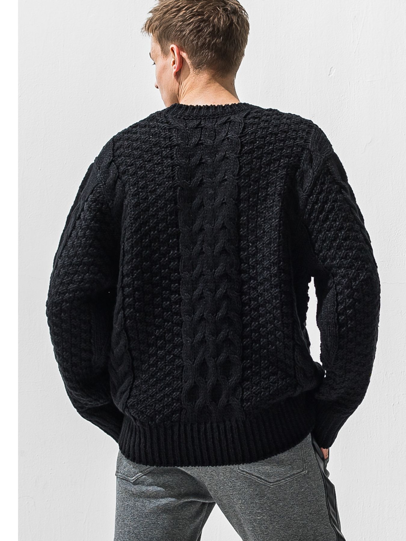 【予約品 9月6日(日) 締切】CABLE LAW SWEATER / ケーブル編みローゲージセーター / ブラック