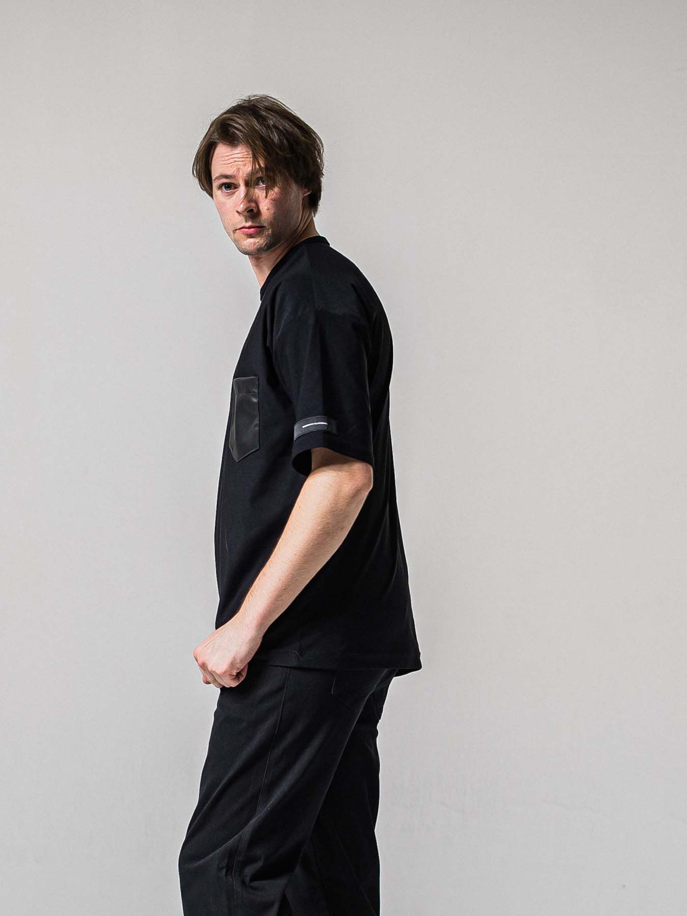 【予約品 11月16日(日) 締切】LEATER POCKET OVER NYLON T / エコレザーポケット ルーズTシャツ / ブラック