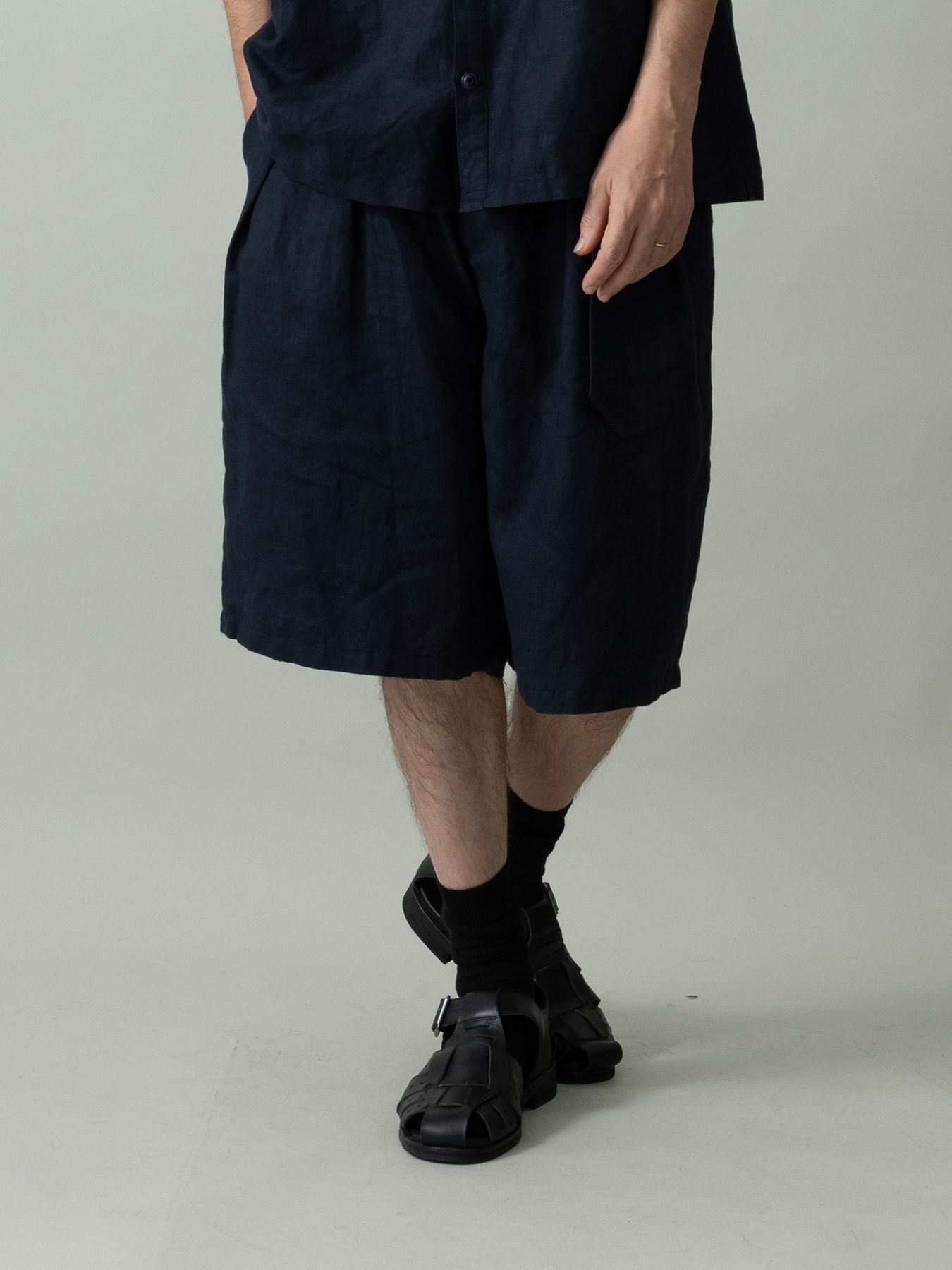 【予約品 2月1日(日) 締切】LINEN OVERSHORTS / オーバーサイズシルエット ショーツ / ネイビー