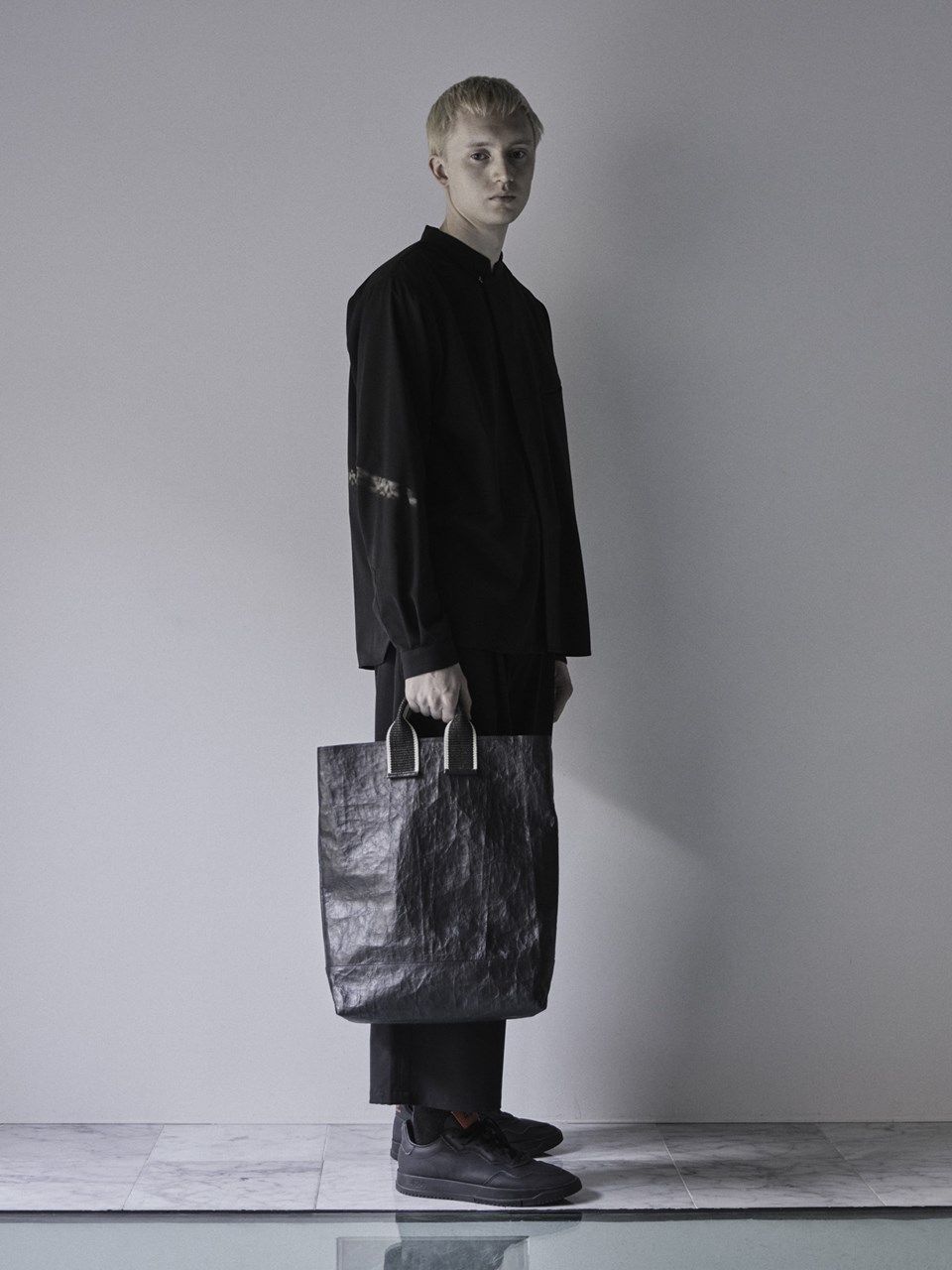《予約品》 Dyneema® Leather トートバッグ  / ブラック / 即納