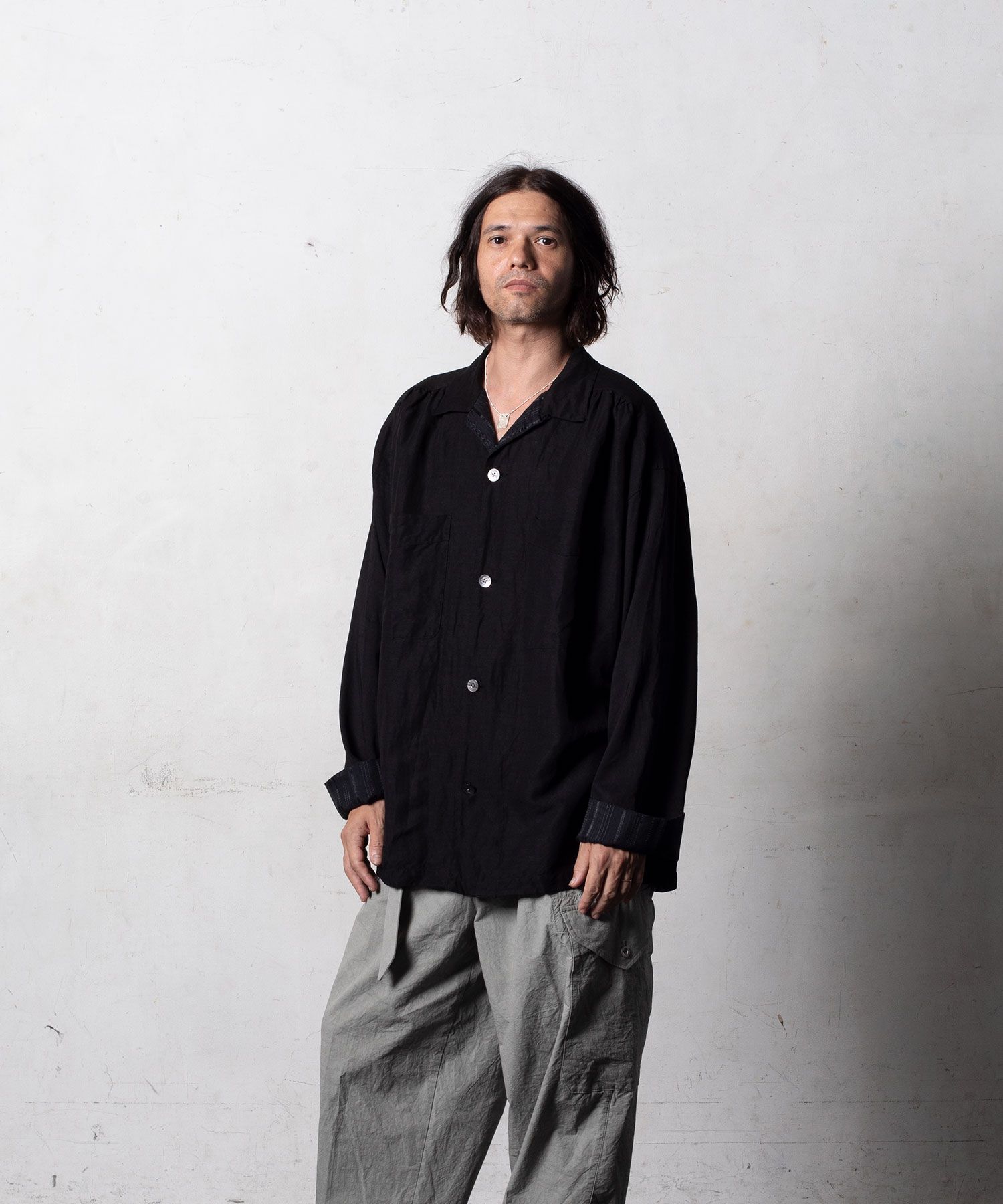 【予約品10月20日(日）締め】 ALBA / ギャザーシャツ / ブラック