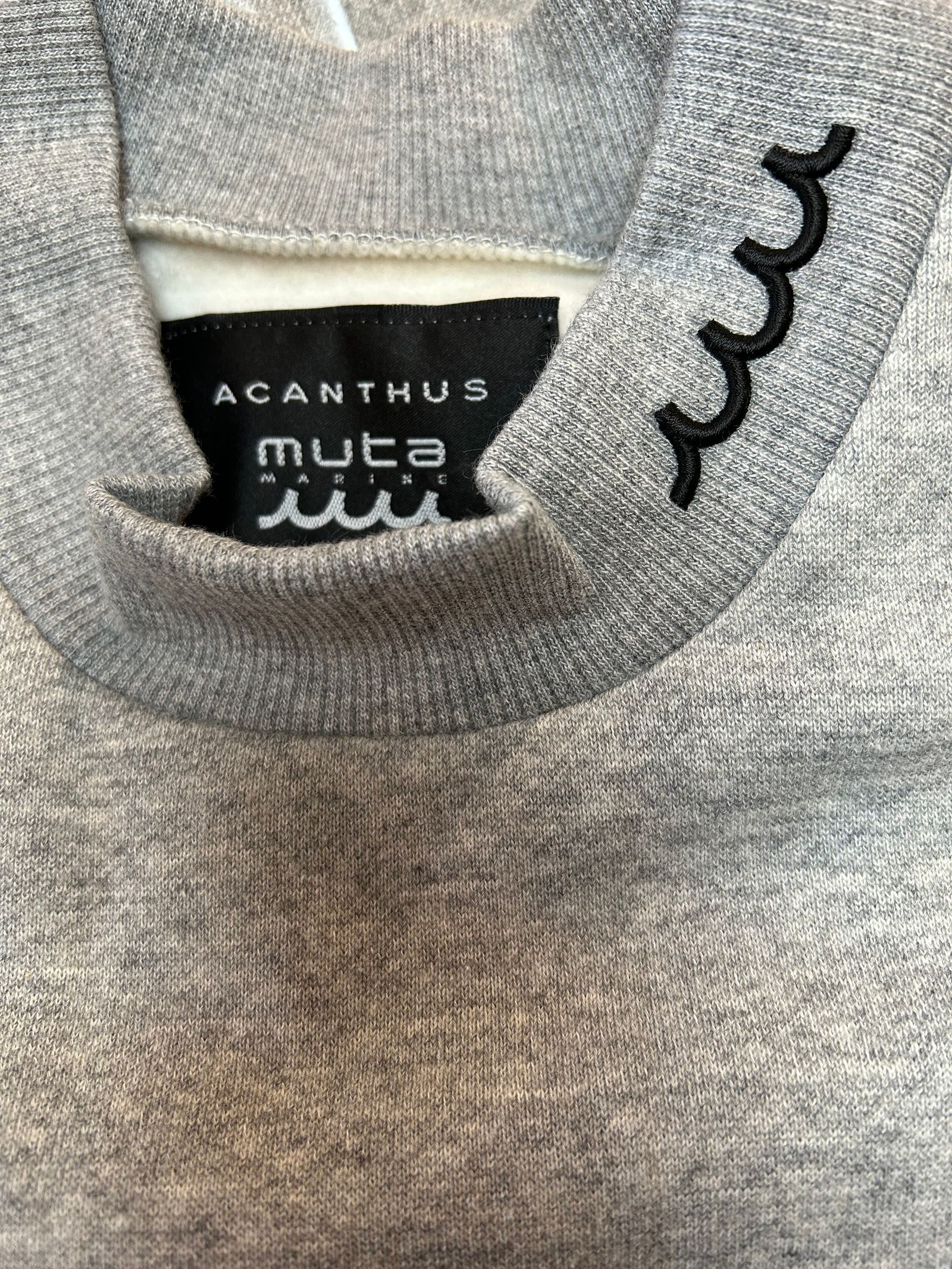 ACANTHUS - muta Mockneck Sweatshirt / スウェット / グレー