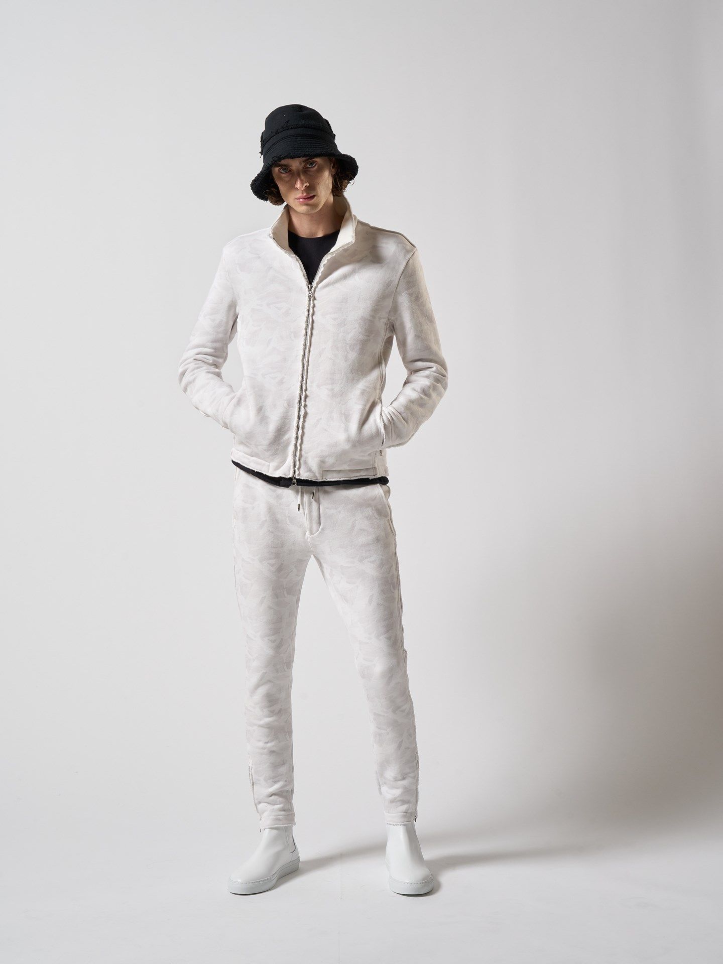 【予約品】 hem zip seam pants / スリムパンツ / ホワイト・カモ