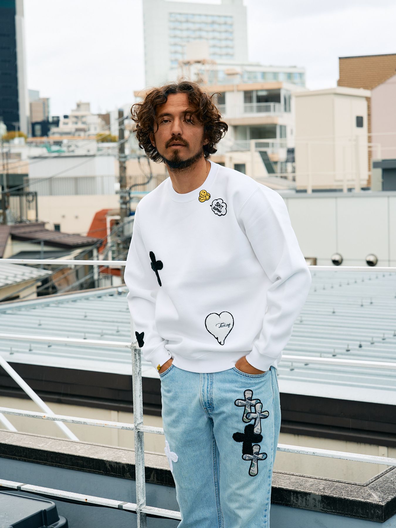 【予約品 5月8日(木) AM10時 締切】 TC裏毛起毛 レオパードスター発泡プリント&マルチパッチワーク スウェットシャツ / ホワイト