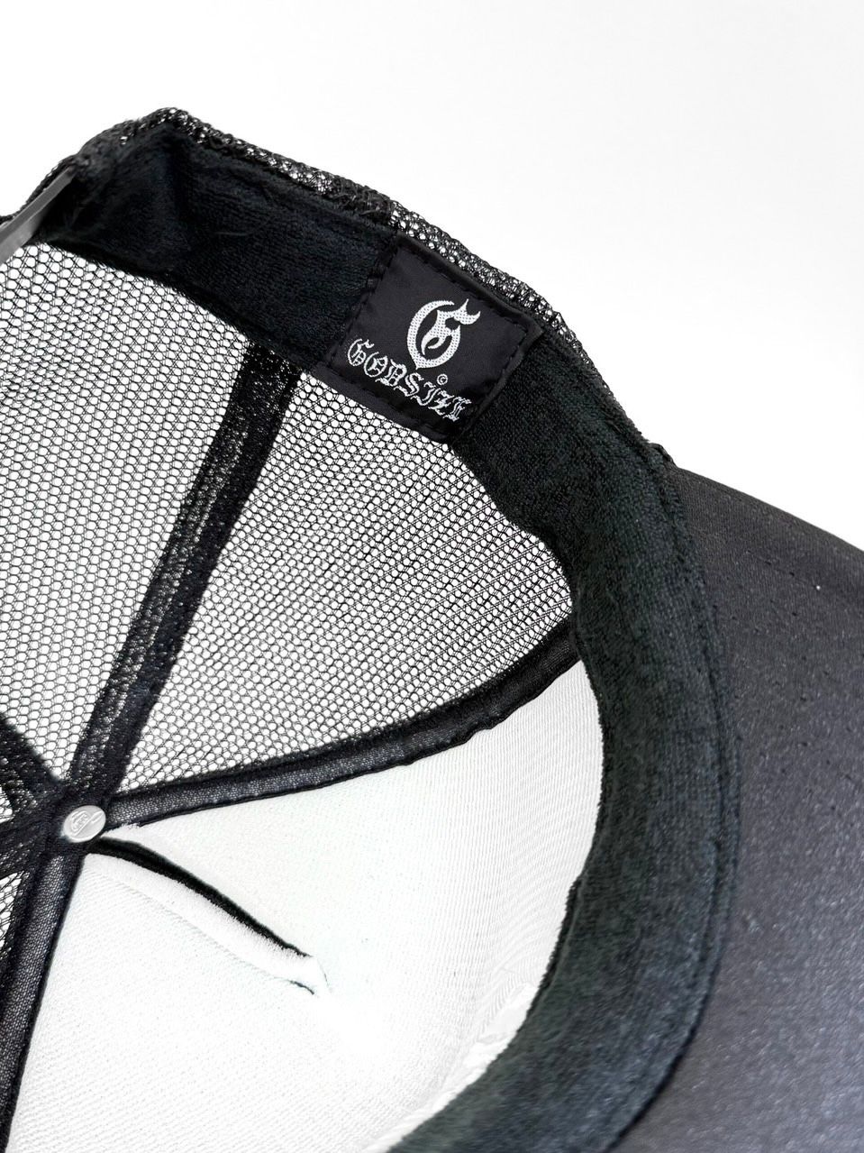 GODSIZE®刺繍 MESH BACK TRUCKER HAT BLACK