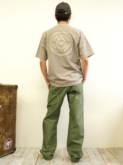 タックボタンプリントTシャツ / グレー