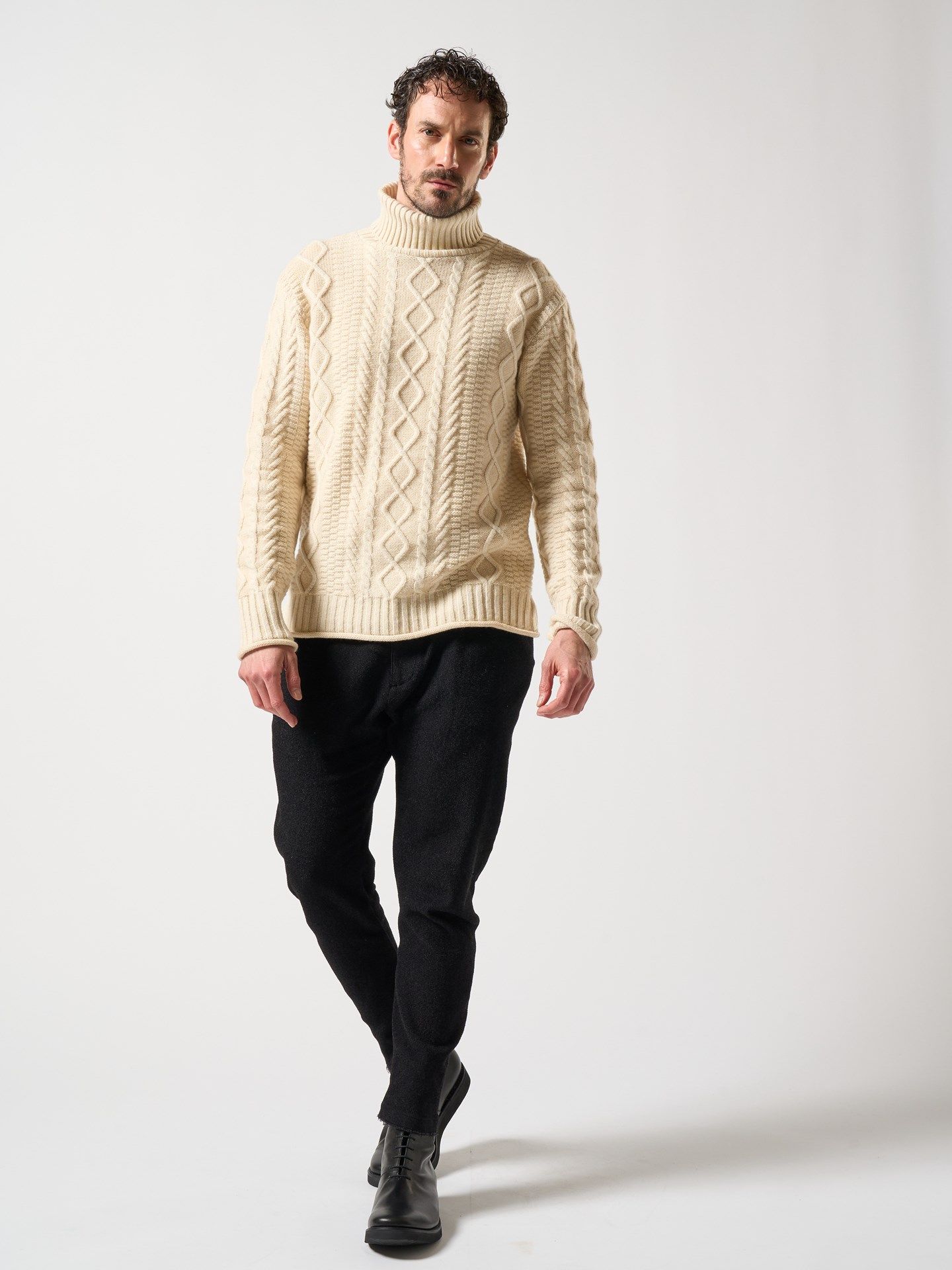 【予約品】 plating cable knit turtle / プルオーバー / ホワイト