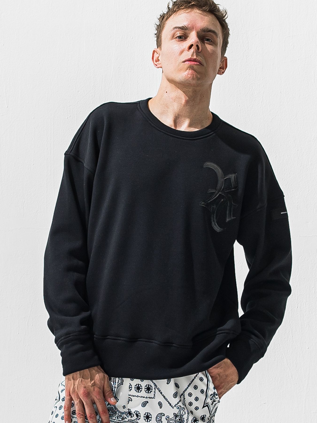 【予約品 9月6日(日) 締切】RC VELOURS FLEECE DROP TRAINER / RCレザーワッペン 裏起毛 ルーズトレーナー / ブラック