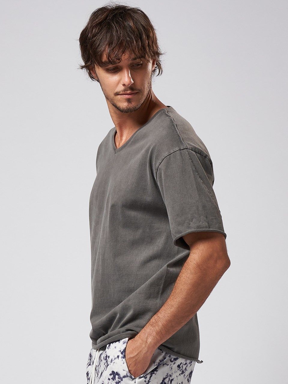 《予約品》 wide cut-off V-neck S/S / VネックTシャツ / グレー