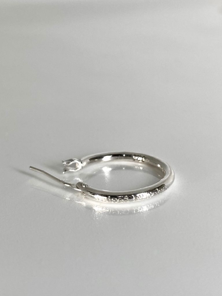 《受注生産》 THIN HOOP raised by wolves [LARGE] ピアス / 注文から2～3週間後入荷予定