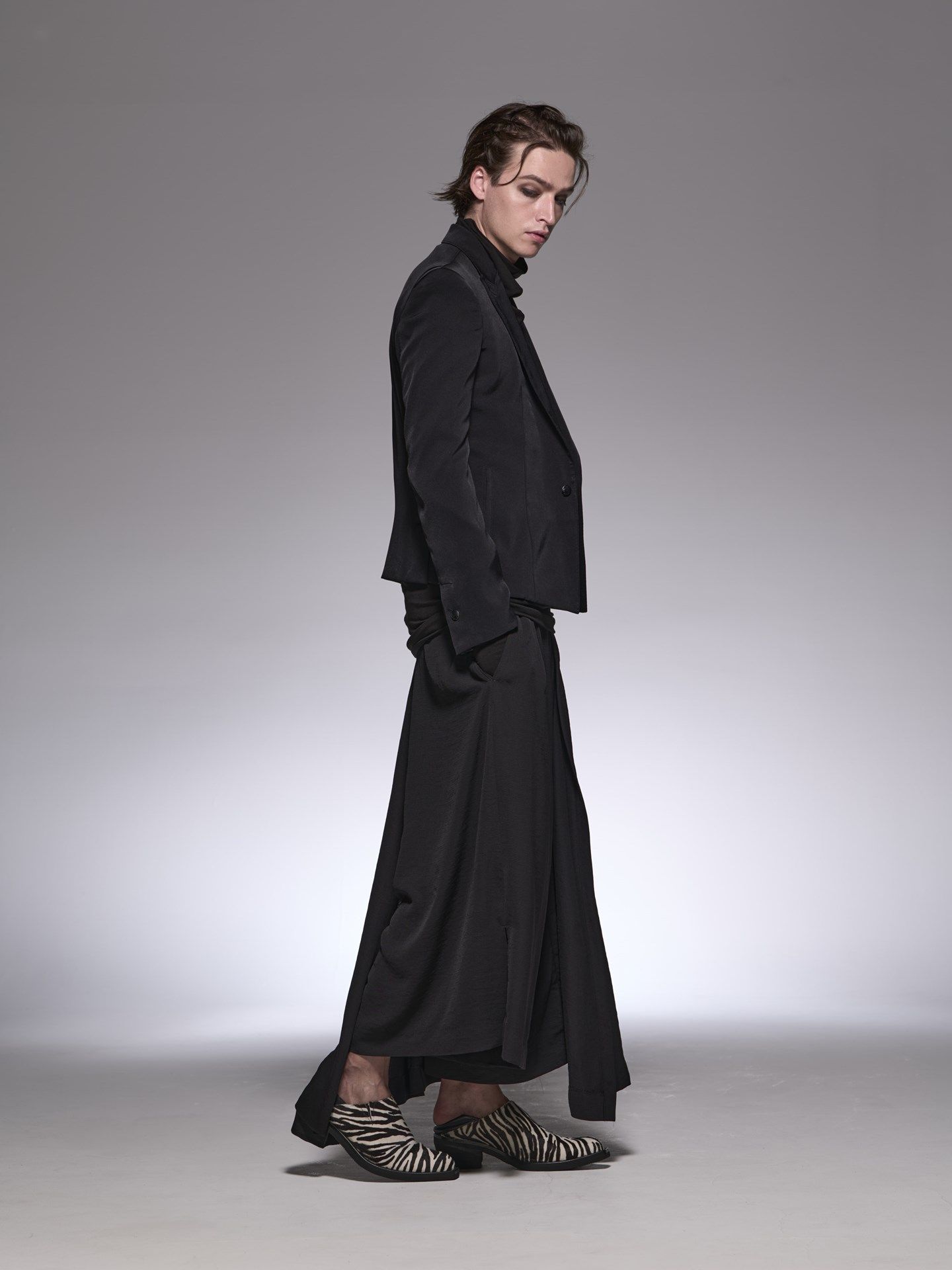 《予約品》I様専用 ShortPeackedJacket / スエードサテンショートジャケット / ブラック