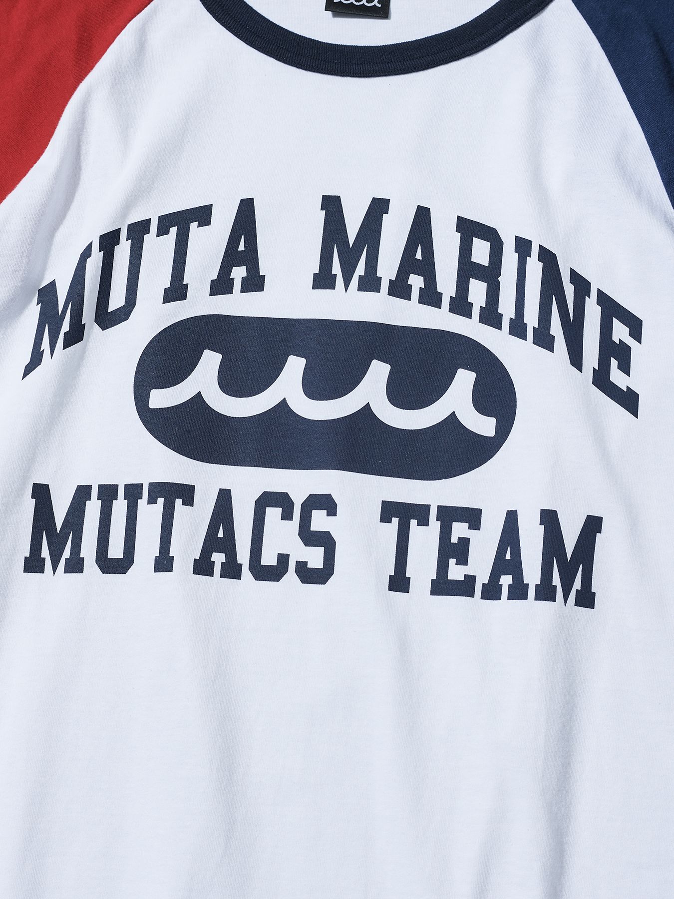 【予約品 10月9日(木) 締切】muta College Logo Raglan Sleeves Tee / ラグランTシャツ / ホワイト×レッド【Acanthus × muta MARINE】