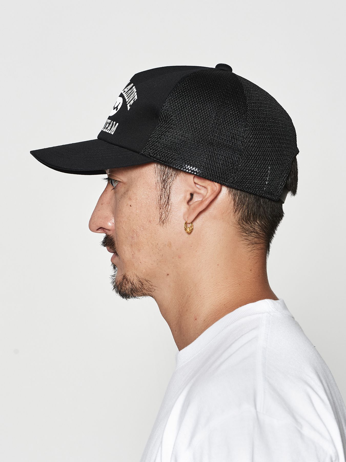 【予約品 10月9日(木) 締切】muta College Logo Mesh Cap / メッシュキャップ / ブラック【Acanthus × muta MARINE】