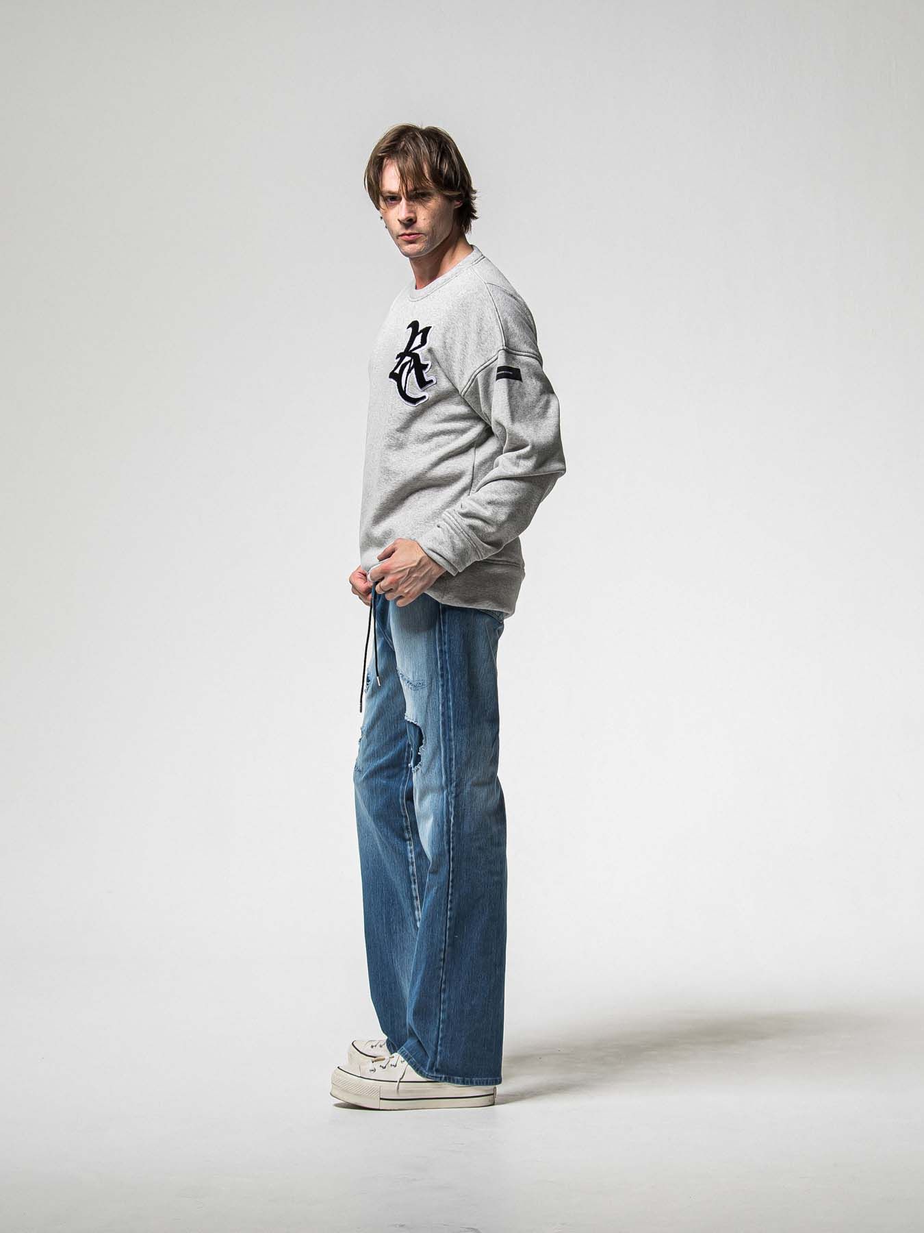 【予約品 8月31日(日) 締切】RC CHENILLE VELOURS FLEECE DROP TRAINER / RCサガラ刺繍ワッペン ベロアフリース ドロップショルダートレーナー / グレー