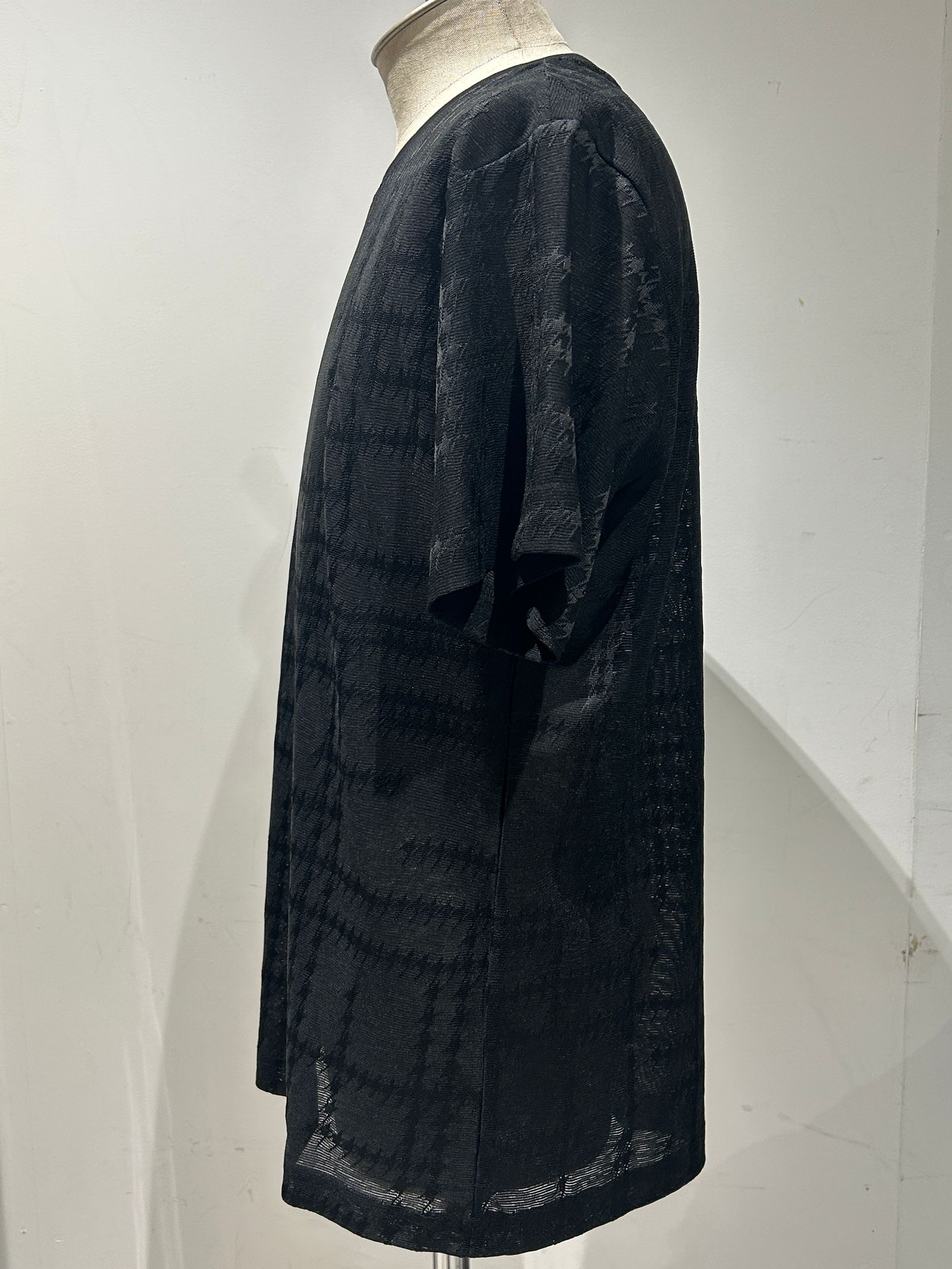 RANDOM HOUNDSTOOTH JACQUARD T-SHIRT / ブラック